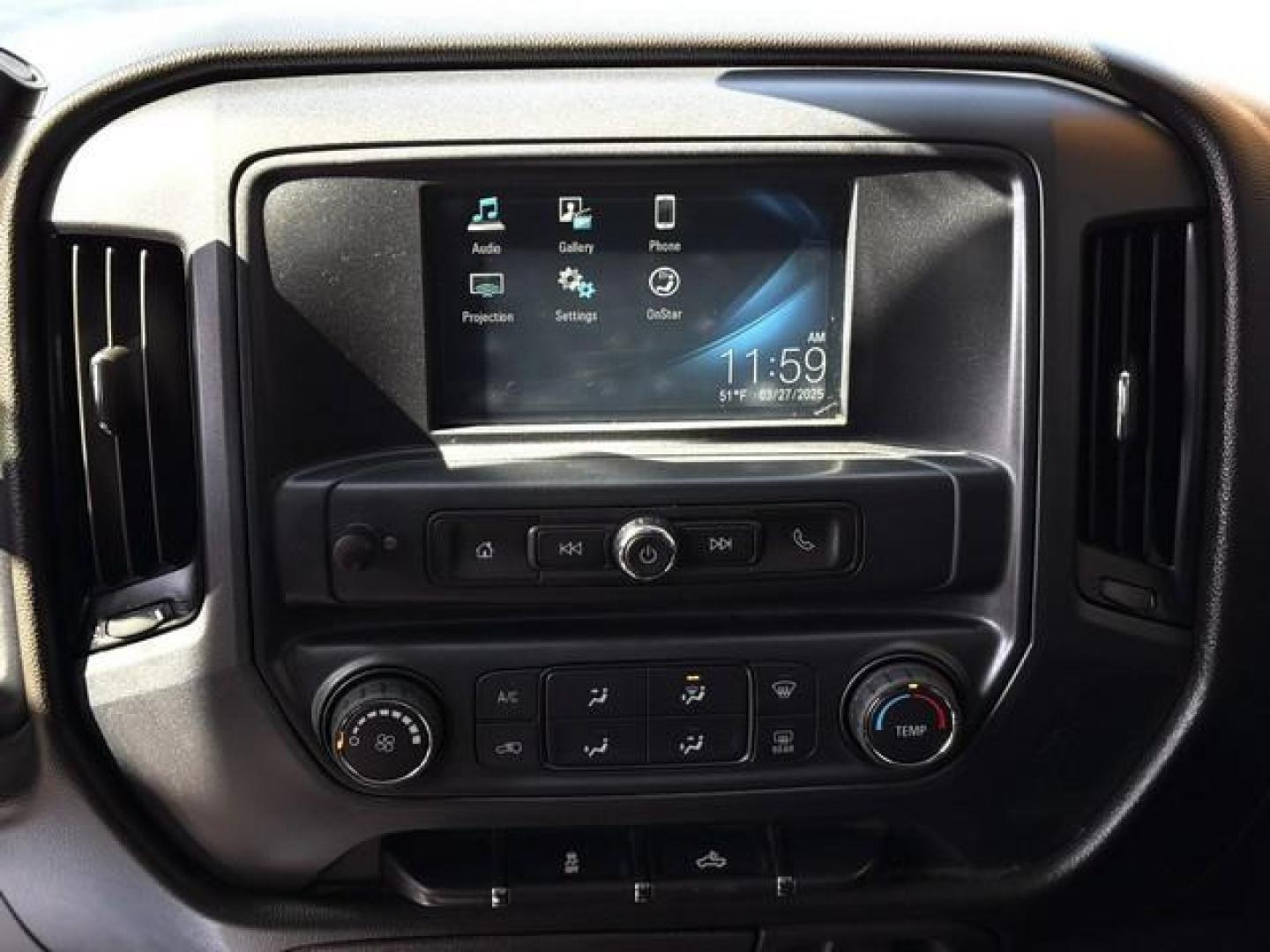 2018 WHITE CHEVROLET SILVERADO 1500 (3GCUKPEC6JG) with an V8,5.3L(325 CID),OHV engine, AUTOMATIC transmission, located at 14600 Frazho Road, Warren, MI, 48089, (586) 776-3400, 42.485996, -82.974220 - Photo#11