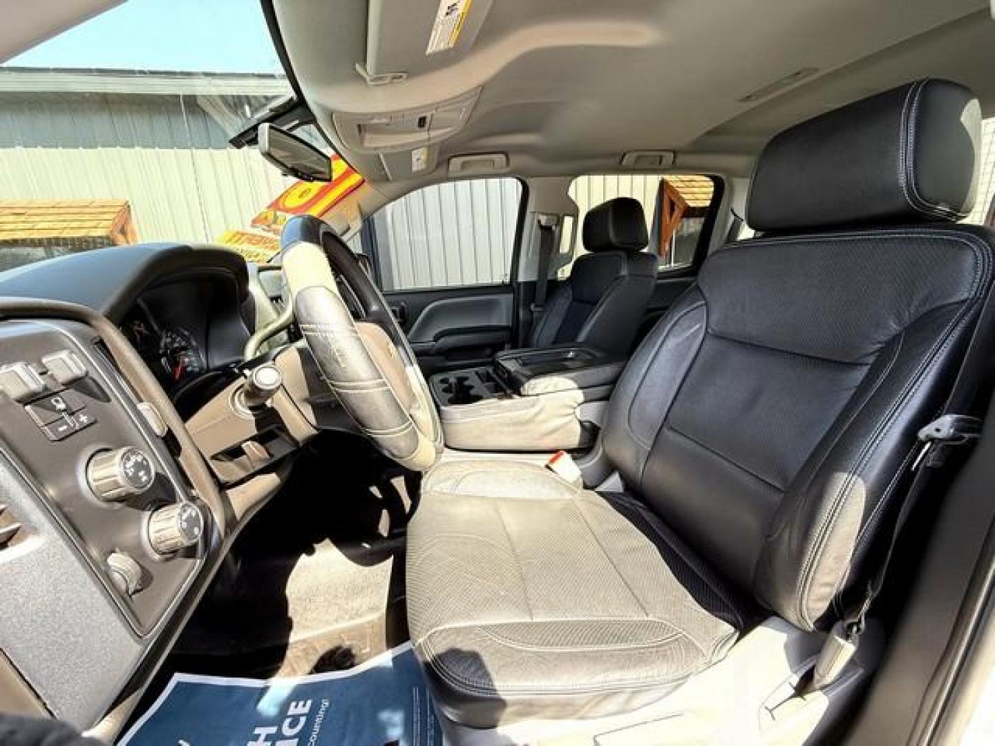 2018 WHITE CHEVROLET SILVERADO 1500 (3GCUKPEC6JG) with an V8,5.3L(325 CID),OHV engine, AUTOMATIC transmission, located at 14600 Frazho Road, Warren, MI, 48089, (586) 776-3400, 42.485996, -82.974220 - Photo#6