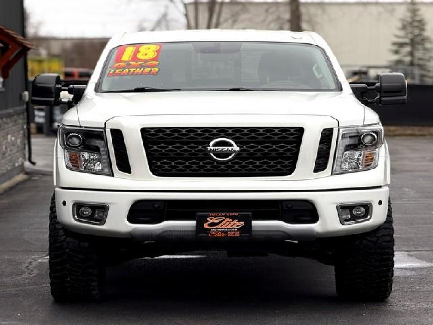 2018 WHITE NISSAN TITAN (1N6AA1E5XJN) with an V8,5.6L( CID),DOHC engine, AUTOMATIC transmission, located at 14600 Frazho Road, Warren, MI, 48089, (586) 776-3400, 42.485996, -82.974220 - Photo#5