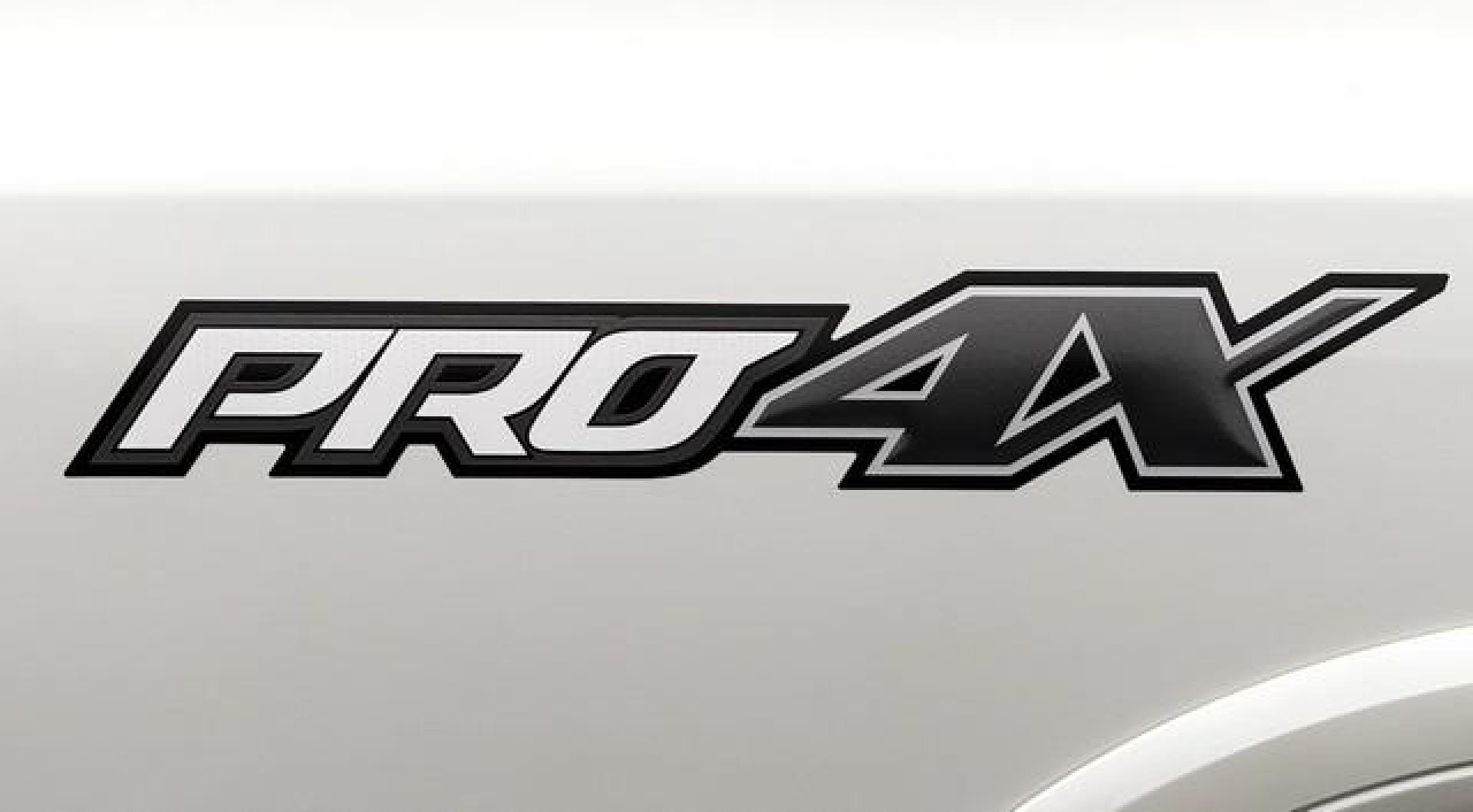 2018 WHITE NISSAN TITAN (1N6AA1E5XJN) with an V8,5.6L( CID),DOHC engine, AUTOMATIC transmission, located at 14600 Frazho Road, Warren, MI, 48089, (586) 776-3400, 42.485996, -82.974220 - Photo#7