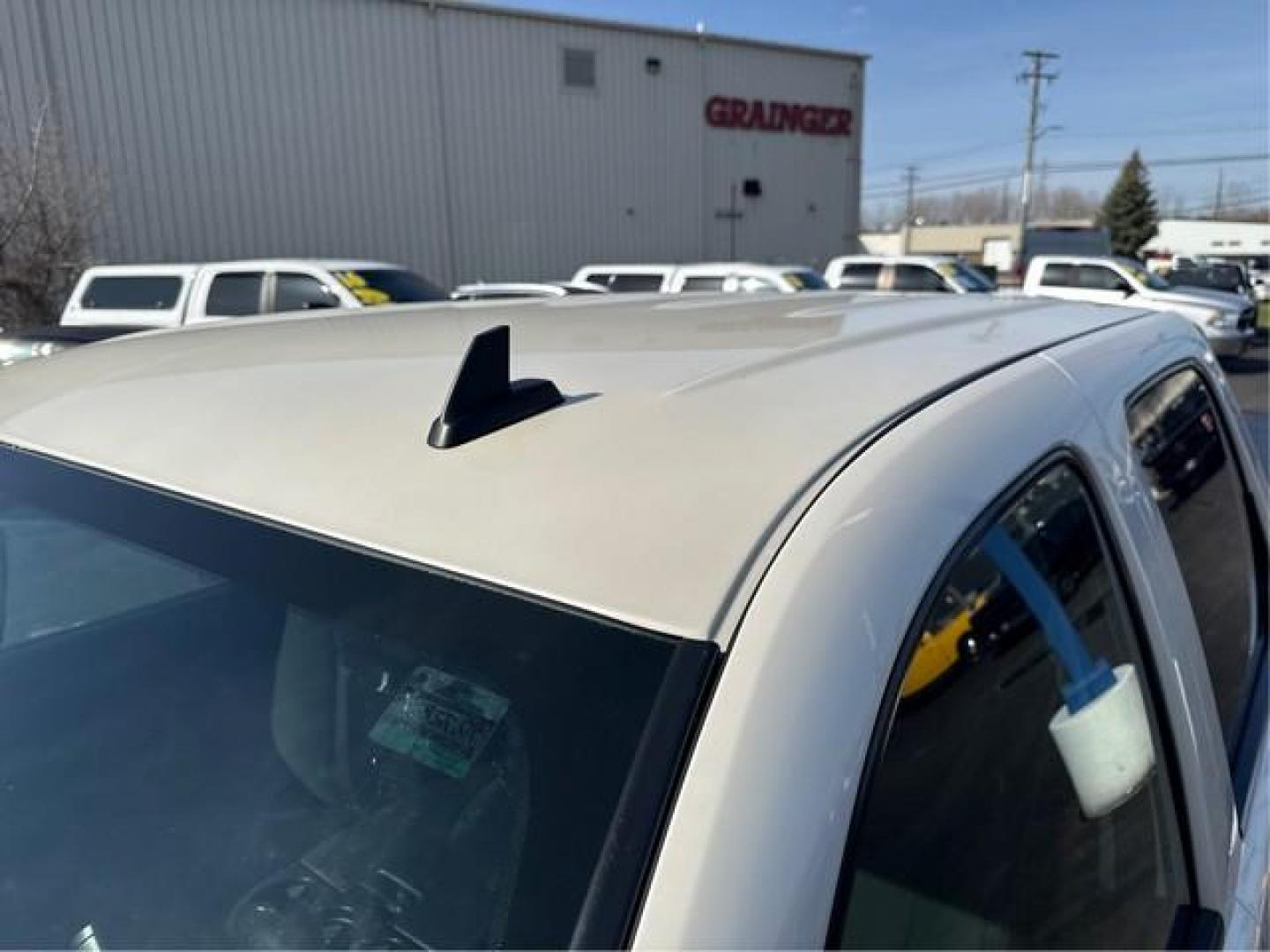 2013 PEARL WHITE GMC SIERRA 1500 (3GTP2VE76DG) with an V8,5.3L(325 CID),OHV engine, AUTOMATIC transmission, located at 14600 Frazho Road, Warren, MI, 48089, (586) 776-3400, 42.485996, -82.974220 - Photo#11
