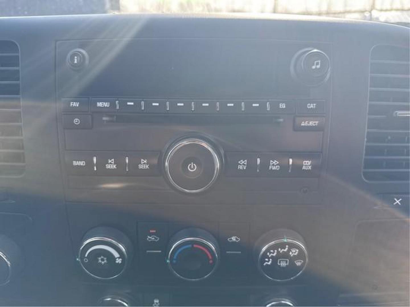 2013 PEARL WHITE GMC SIERRA 1500 (3GTP2VE76DG) with an V8,5.3L(325 CID),OHV engine, AUTOMATIC transmission, located at 14600 Frazho Road, Warren, MI, 48089, (586) 776-3400, 42.485996, -82.974220 - Photo#13