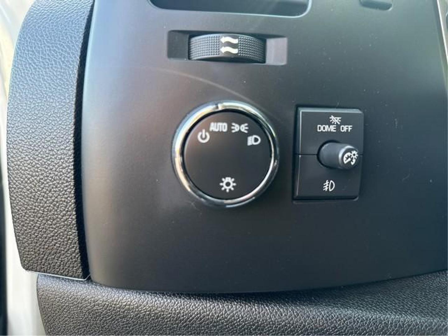 2013 PEARL WHITE GMC SIERRA 1500 (3GTP2VE76DG) with an V8,5.3L(325 CID),OHV engine, AUTOMATIC transmission, located at 14600 Frazho Road, Warren, MI, 48089, (586) 776-3400, 42.485996, -82.974220 - Photo#17