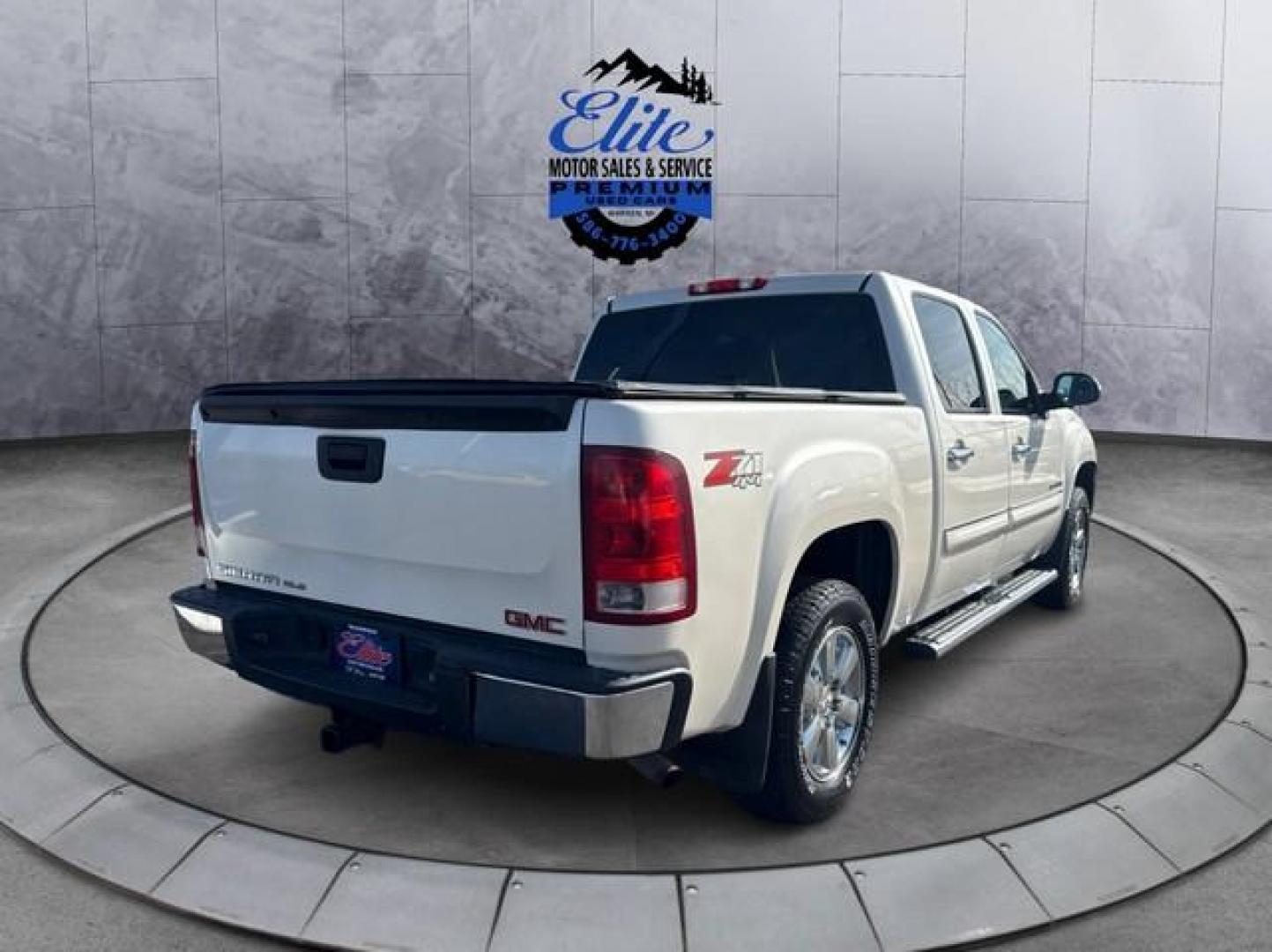 2013 PEARL WHITE GMC SIERRA 1500 (3GTP2VE76DG) with an V8,5.3L(325 CID),OHV engine, AUTOMATIC transmission, located at 14600 Frazho Road, Warren, MI, 48089, (586) 776-3400, 42.485996, -82.974220 - Photo#4