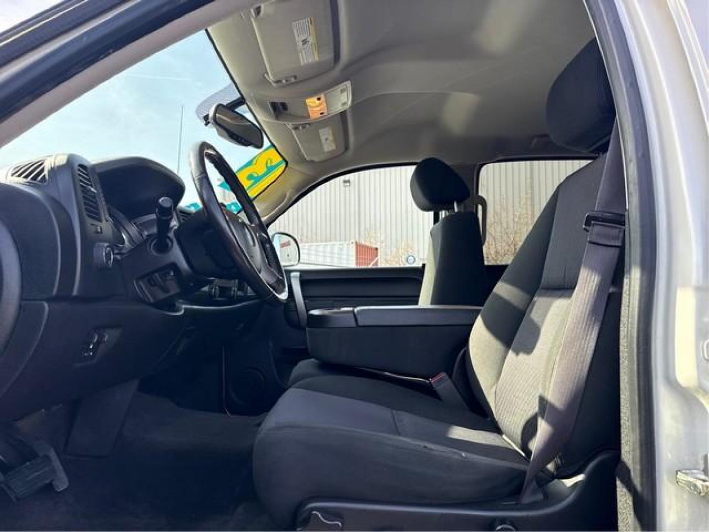 2013 PEARL WHITE GMC SIERRA 1500 (3GTP2VE76DG) with an V8,5.3L(325 CID),OHV engine, AUTOMATIC transmission, located at 14600 Frazho Road, Warren, MI, 48089, (586) 776-3400, 42.485996, -82.974220 - Photo#8