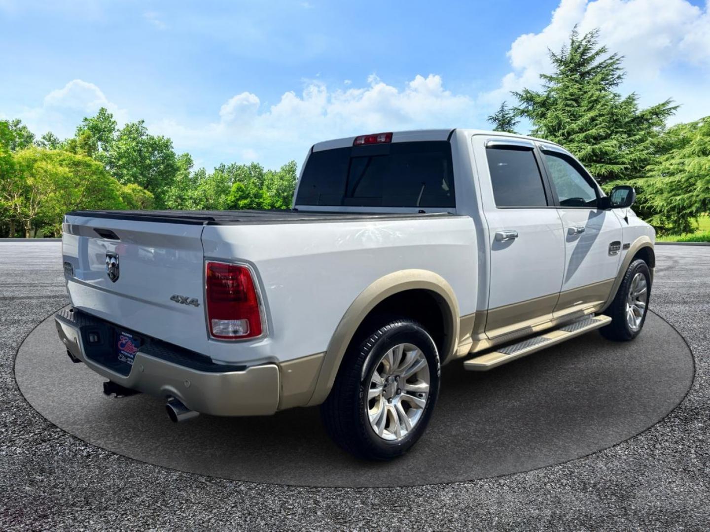 2016 WHITE RAM 1500 LONGHORN/LIMITED (1C6RR7PT5GS) with an V8,5.7L(345 CID),OHV engine, AUTOMATIC transmission, located at 14600 Frazho Road, Warren, MI, 48089, (586) 776-3400, 42.485996, -82.974220 - Photo#4