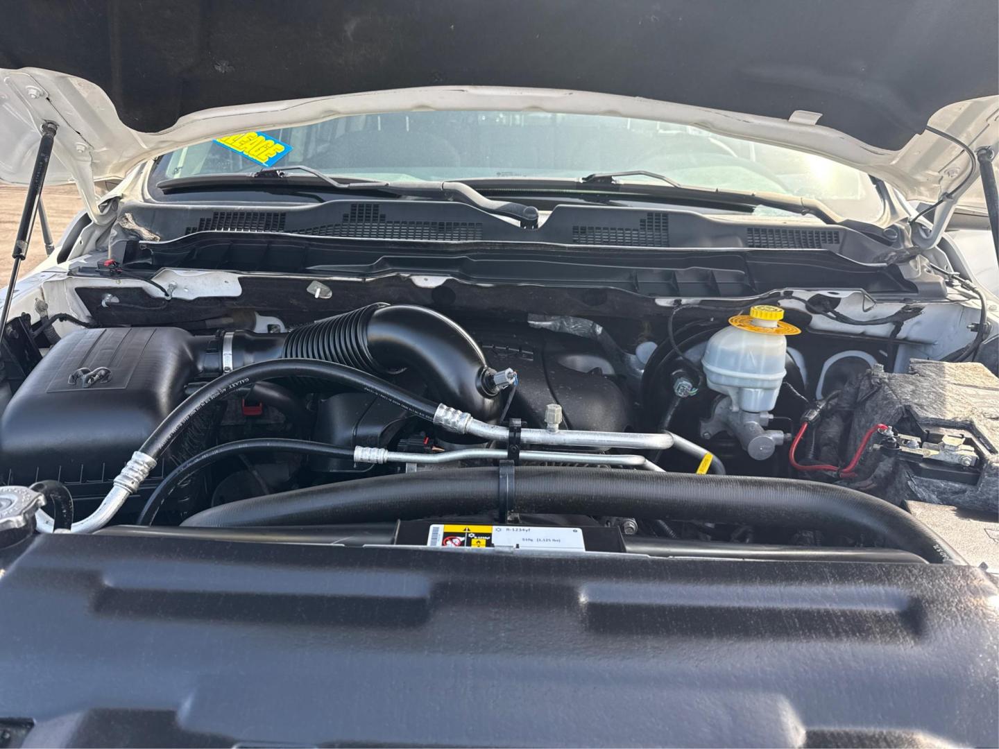 2016 WHITE RAM 1500 (1C6RR7LT2GS) with an V8,5.7L(345 CID),OHV engine, AUTOMATIC transmission, located at 14600 Frazho Road, Warren, MI, 48089, (586) 776-3400, 42.485996, -82.974220 - Photo#10