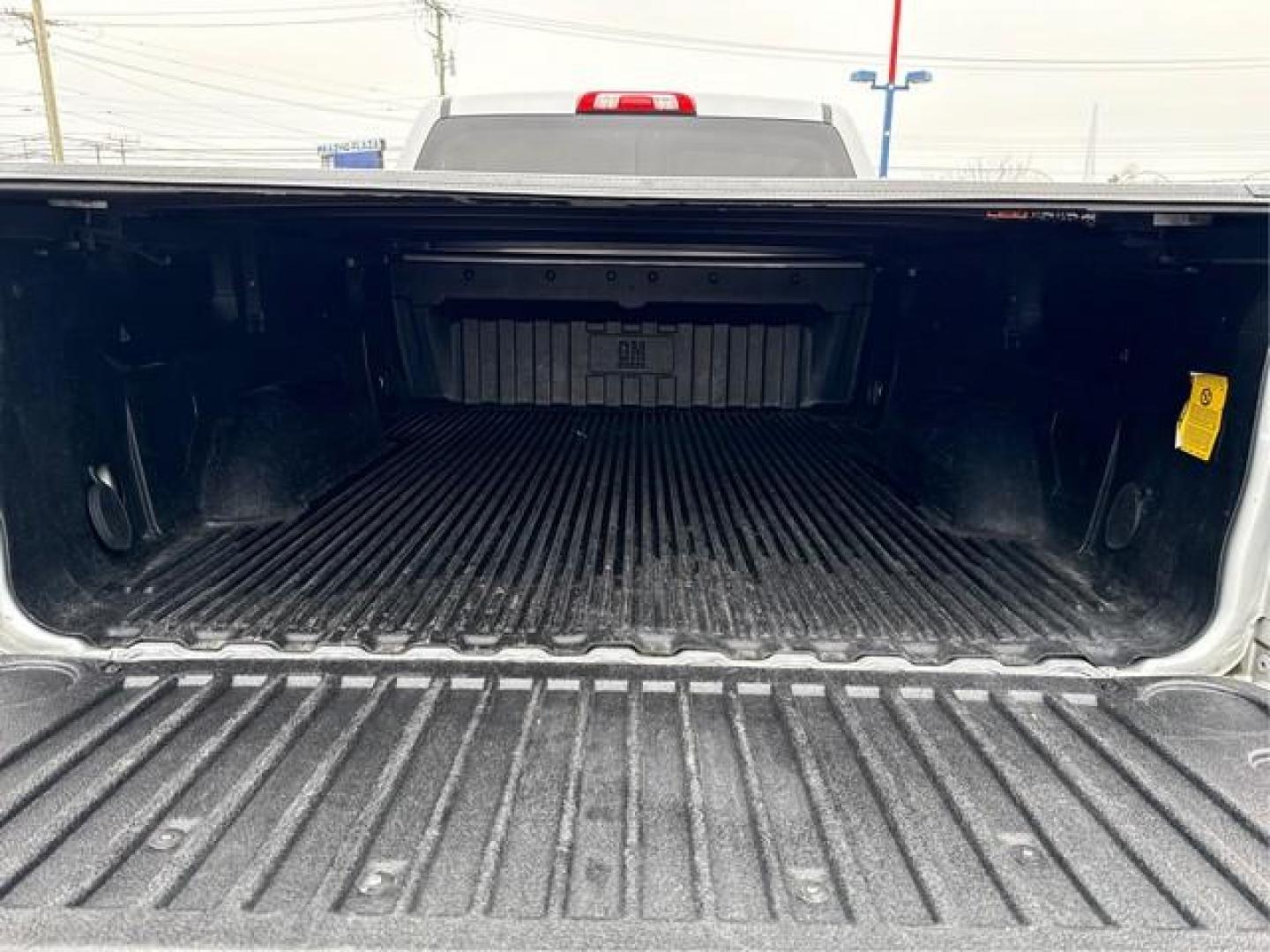 2014 SILVER GMC SIERRA 1500 (1GTR1UEC9EZ) with an V8,5.3L(325 CID),OHV engine, AUTOMATIC transmission, located at 14600 Frazho Road, Warren, MI, 48089, (586) 776-3400, 42.485996, -82.974220 - Photo#12