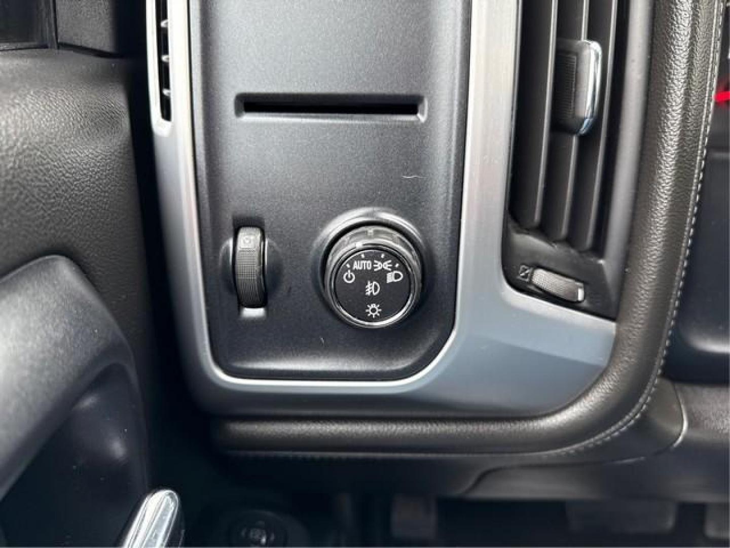 2014 SILVER GMC SIERRA 1500 (1GTR1UEC9EZ) with an V8,5.3L(325 CID),OHV engine, AUTOMATIC transmission, located at 14600 Frazho Road, Warren, MI, 48089, (586) 776-3400, 42.485996, -82.974220 - Photo#17