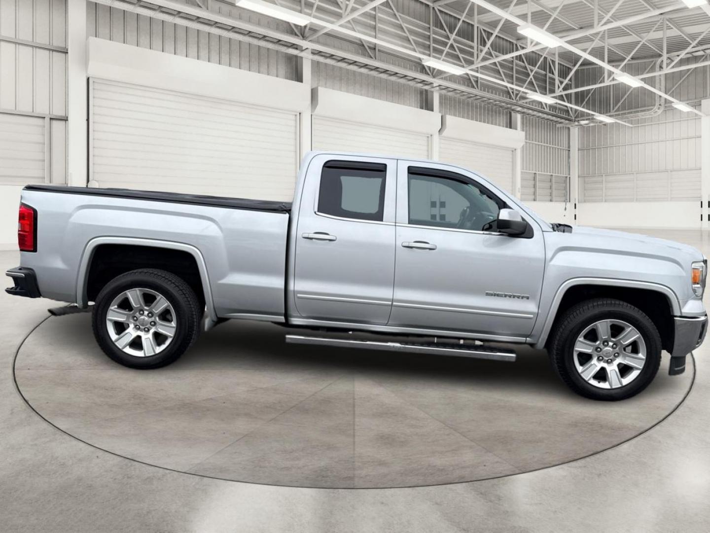 2014 SILVER GMC SIERRA 1500 (1GTR1UEC9EZ) with an V8,5.3L(325 CID),OHV engine, AUTOMATIC transmission, located at 14600 Frazho Road, Warren, MI, 48089, (586) 776-3400, 42.485996, -82.974220 - Photo#3