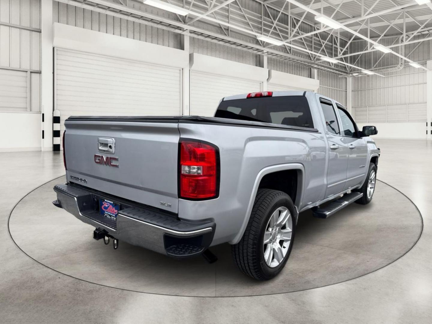 2014 SILVER GMC SIERRA 1500 (1GTR1UEC9EZ) with an V8,5.3L(325 CID),OHV engine, AUTOMATIC transmission, located at 14600 Frazho Road, Warren, MI, 48089, (586) 776-3400, 42.485996, -82.974220 - Photo#4