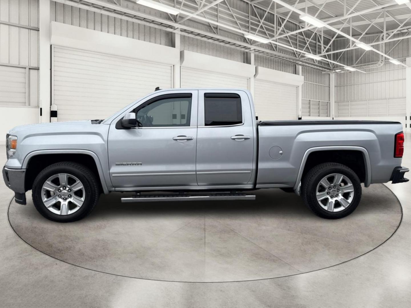 2014 SILVER GMC SIERRA 1500 (1GTR1UEC9EZ) with an V8,5.3L(325 CID),OHV engine, AUTOMATIC transmission, located at 14600 Frazho Road, Warren, MI, 48089, (586) 776-3400, 42.485996, -82.974220 - Photo#7