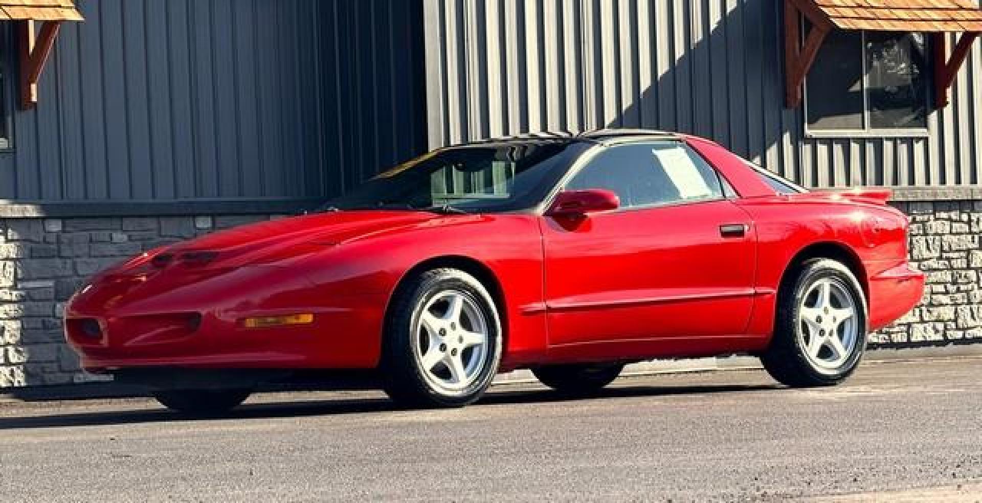 1995 RED PONTIAC FIREBIRD (2G2FV22P5S2) with an V8,5.7L(350 CID),OHV engine, MANUAL transmission, located at 14600 Frazho Road, Warren, MI, 48089, (586) 776-3400, 42.485996, -82.974220 - Photo#5