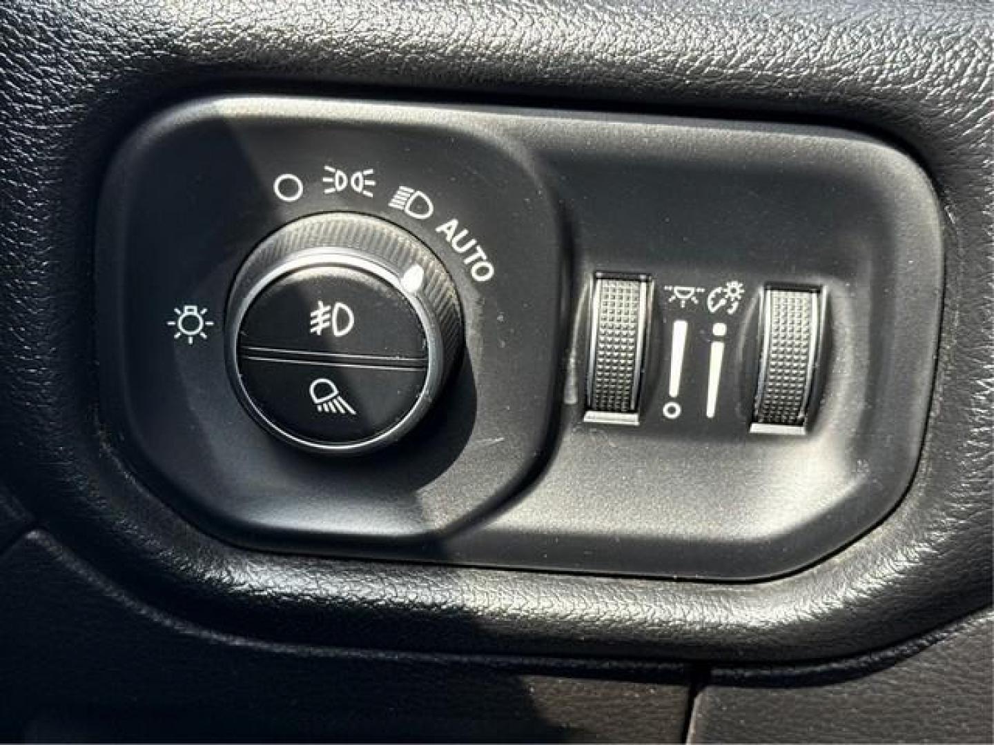 2019 BLACK RAM 1500 (1C6SRFFT5KN) with an V8,5.7L(345 CID),OHV engine, AUTOMATIC transmission, located at 14600 Frazho Road, Warren, MI, 48089, (586) 776-3400, 42.485996, -82.974220 - Photo#16