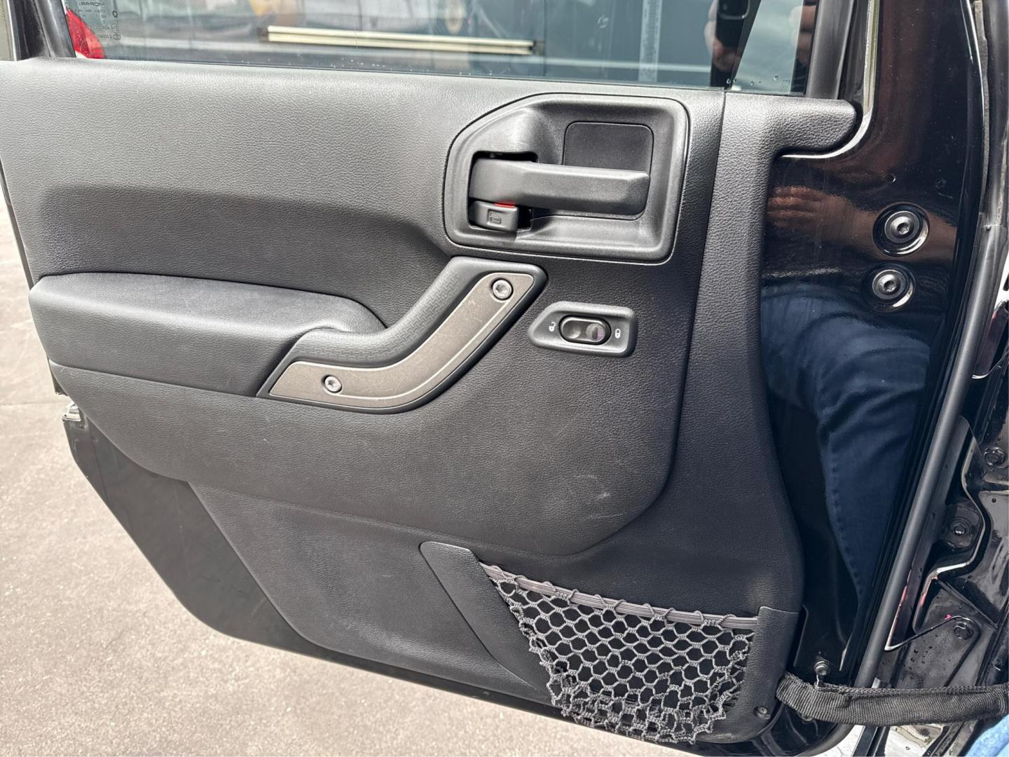 2013 BLACK JEEP WRANGLER (1C4BJWDG7DL) with an V6,3.6L(220 CID),DOHC engine, AUTOMATIC transmission, located at 14600 Frazho Road, Warren, MI, 48089, (586) 776-3400, 42.485996, -82.974220 - Photo#15