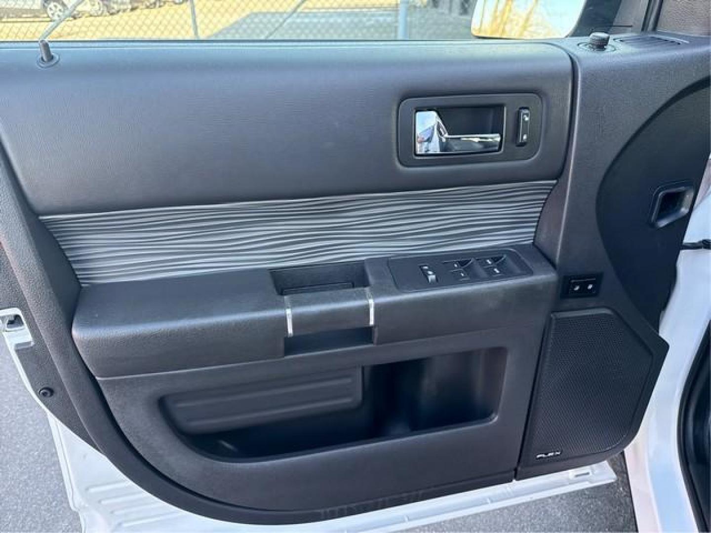 2019 WHITE FORD FLEX (2FMHK6D88KB) with an V6,3.5L(213 CID),DOHC engine, AUTOMATIC transmission, located at 14600 Frazho Road, Warren, MI, 48089, (586) 776-3400, 42.485996, -82.974220 - Photo#19
