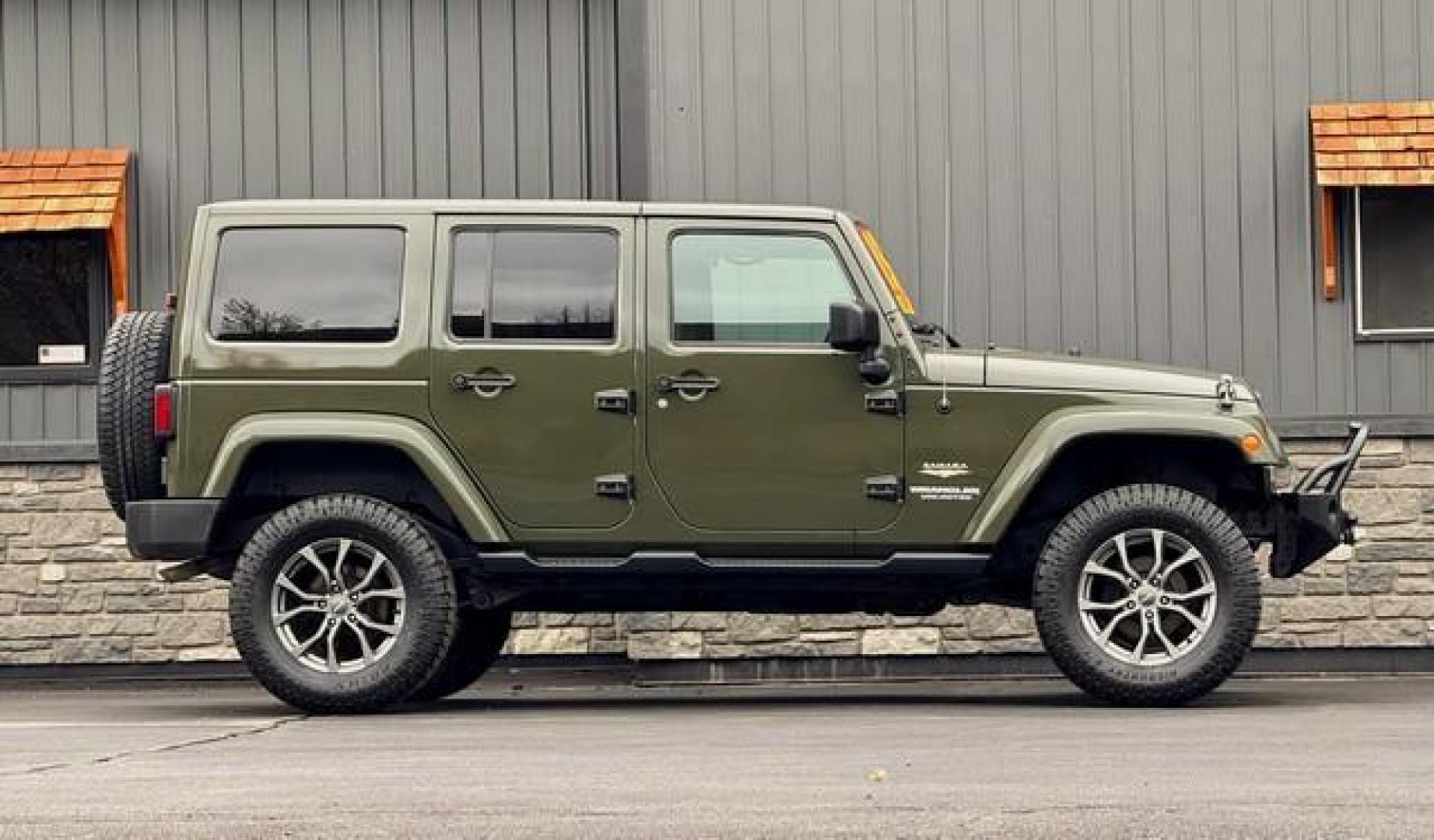 2015 GREEN JEEP WRANGLER (1C4BJWEG4FL) with an V6,3.6L(220 CID),DOHC engine, AUTOMATIC transmission, located at 14600 Frazho Road, Warren, MI, 48089, (586) 776-3400, 42.485996, -82.974220 - Photo#1