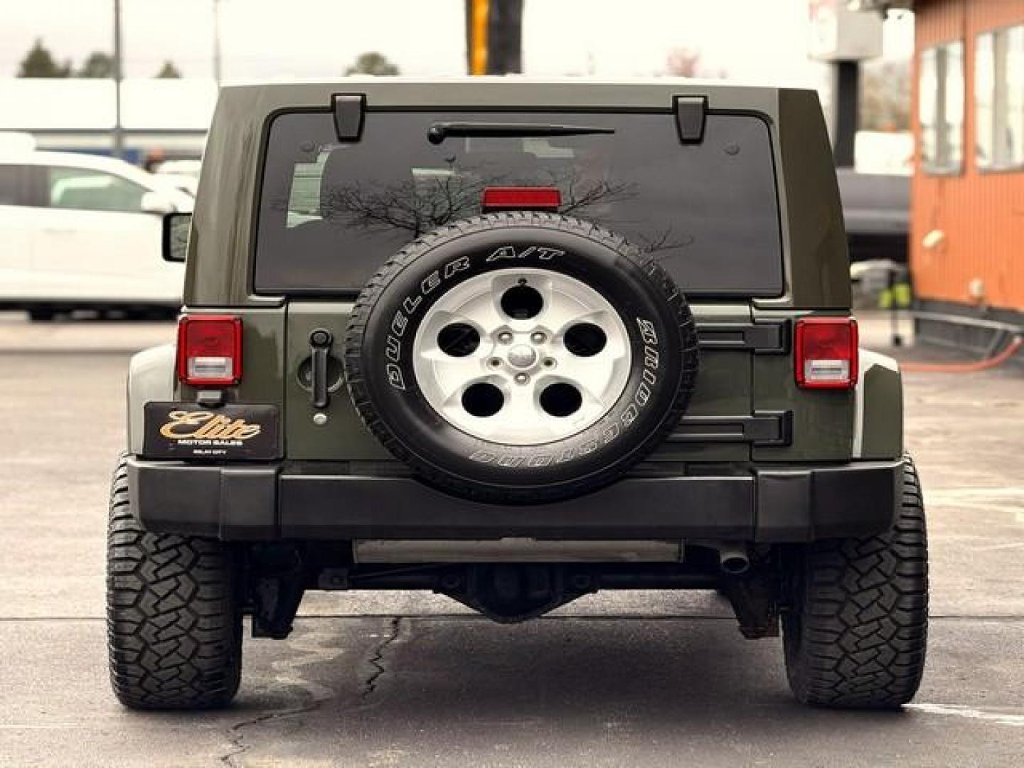 2015 GREEN JEEP WRANGLER (1C4BJWEG4FL) with an V6,3.6L(220 CID),DOHC engine, AUTOMATIC transmission, located at 14600 Frazho Road, Warren, MI, 48089, (586) 776-3400, 42.485996, -82.974220 - Photo#5