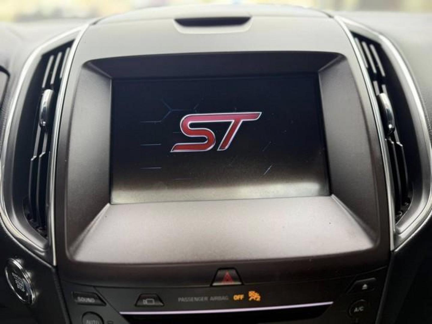 2019 BLACK FORD EDGE (2FMPK4AP5KB) with an V6,2.7L(164 CID),DOHC engine, AUTOMATIC transmission, located at 14600 Frazho Road, Warren, MI, 48089, (586) 776-3400, 42.485996, -82.974220 - Photo#20
