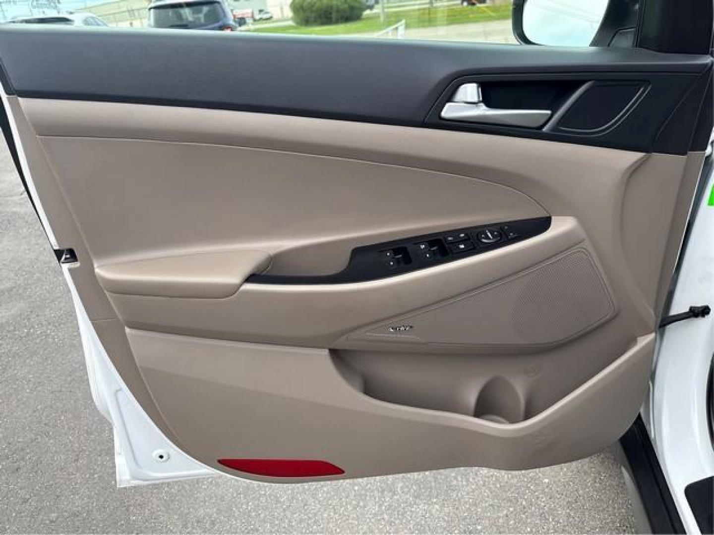 2021 WHITE HYUNDAI TUCSON LTD/SEL/SPRT/ULTIM (KM8J33AL1MU) with an L4,2.4L( CID), engine, AUTOMATIC transmission, located at 14600 Frazho Road, Warren, MI, 48089, (586) 776-3400, 42.485996, -82.974220 - Photo#19