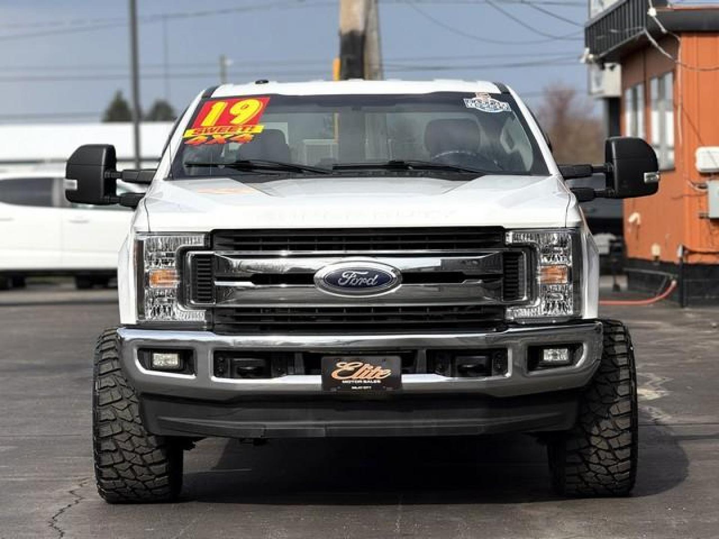 2019 WHITE FORD F-350 SUPER DUTY (1FT8W3B6XKE) with an V8,6.2L(379 CID),SOHC engine, AUTOMATIC transmission, located at 14600 Frazho Road, Warren, MI, 48089, (586) 776-3400, 42.485996, -82.974220 - Photo#4