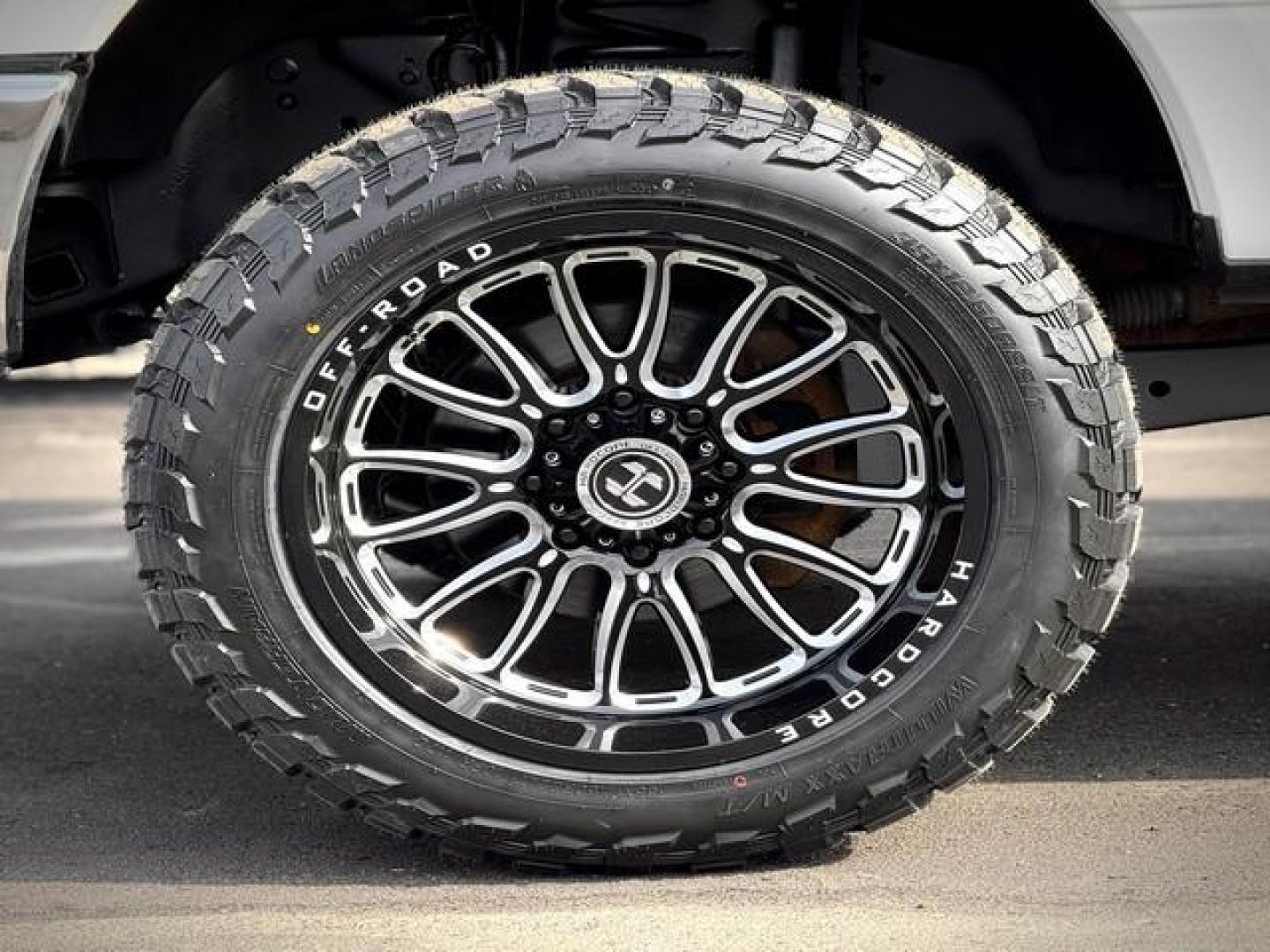 2019 WHITE FORD F-350 SUPER DUTY (1FT8W3B6XKE) with an V8,6.2L(379 CID),SOHC engine, AUTOMATIC transmission, located at 14600 Frazho Road, Warren, MI, 48089, (586) 776-3400, 42.485996, -82.974220 - Photo#6