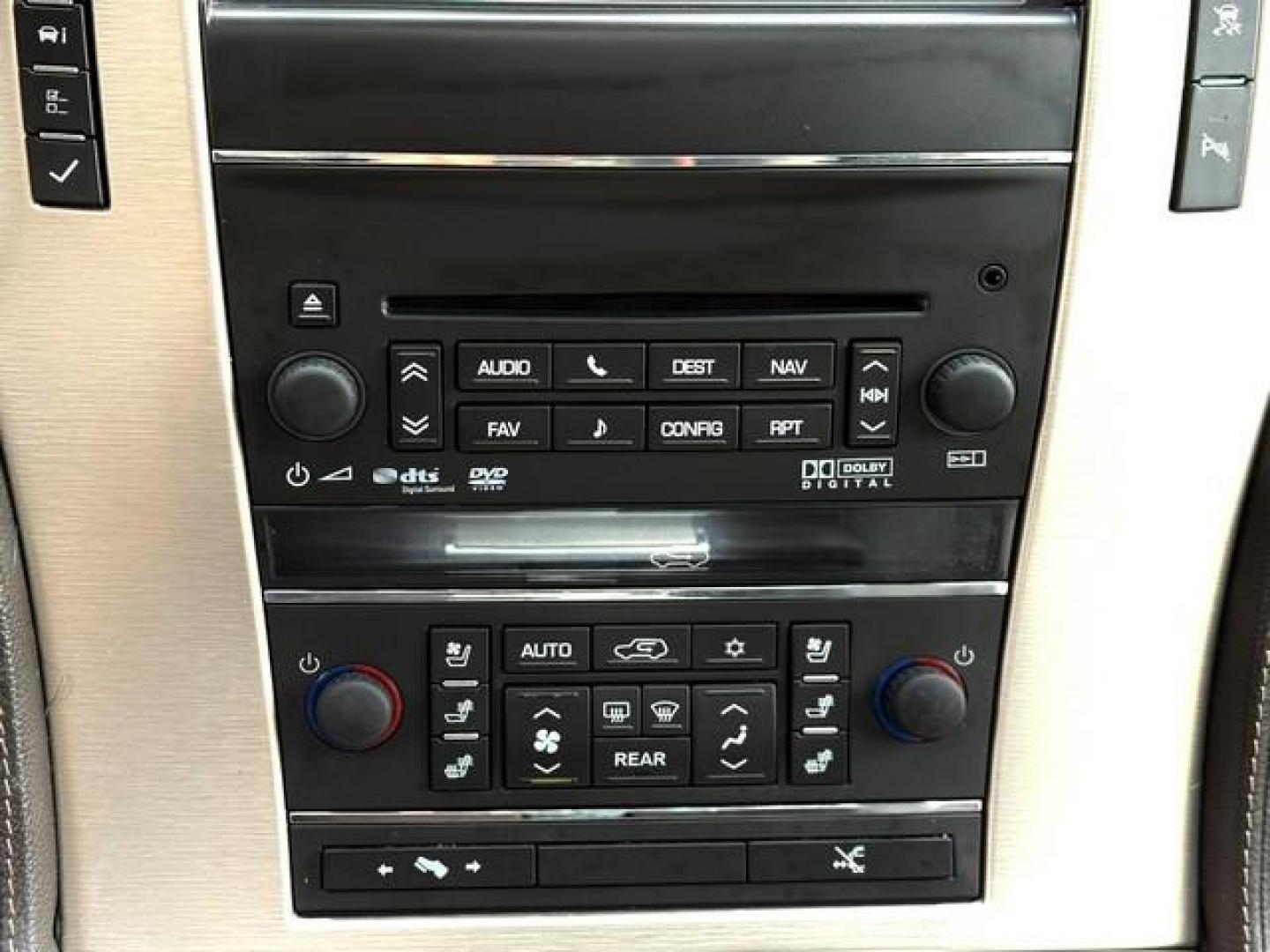2011 WHITE CADILLAC ESCALADE (1GYS4DEF1BR) with an V8,6.2L(376 CID),OHV engine, AUTOMATIC transmission, located at 14600 Frazho Road, Warren, MI, 48089, (586) 776-3400, 42.485996, -82.974220 - Photo#14
