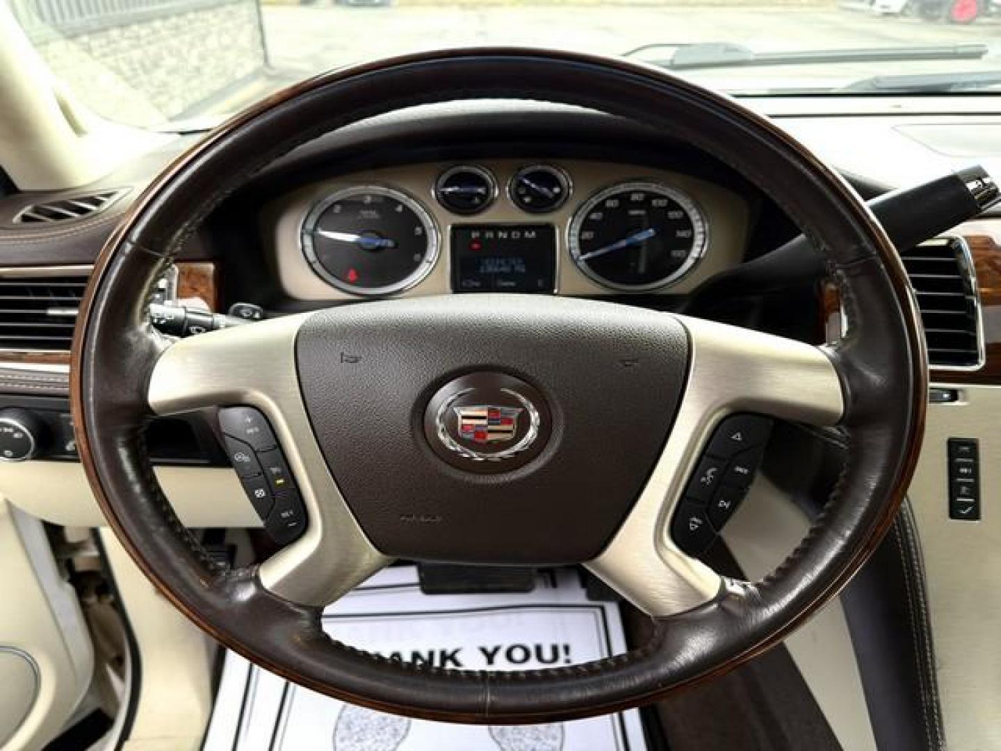 2011 WHITE CADILLAC ESCALADE (1GYS4DEF1BR) with an V8,6.2L(376 CID),OHV engine, AUTOMATIC transmission, located at 14600 Frazho Road, Warren, MI, 48089, (586) 776-3400, 42.485996, -82.974220 - Photo#16