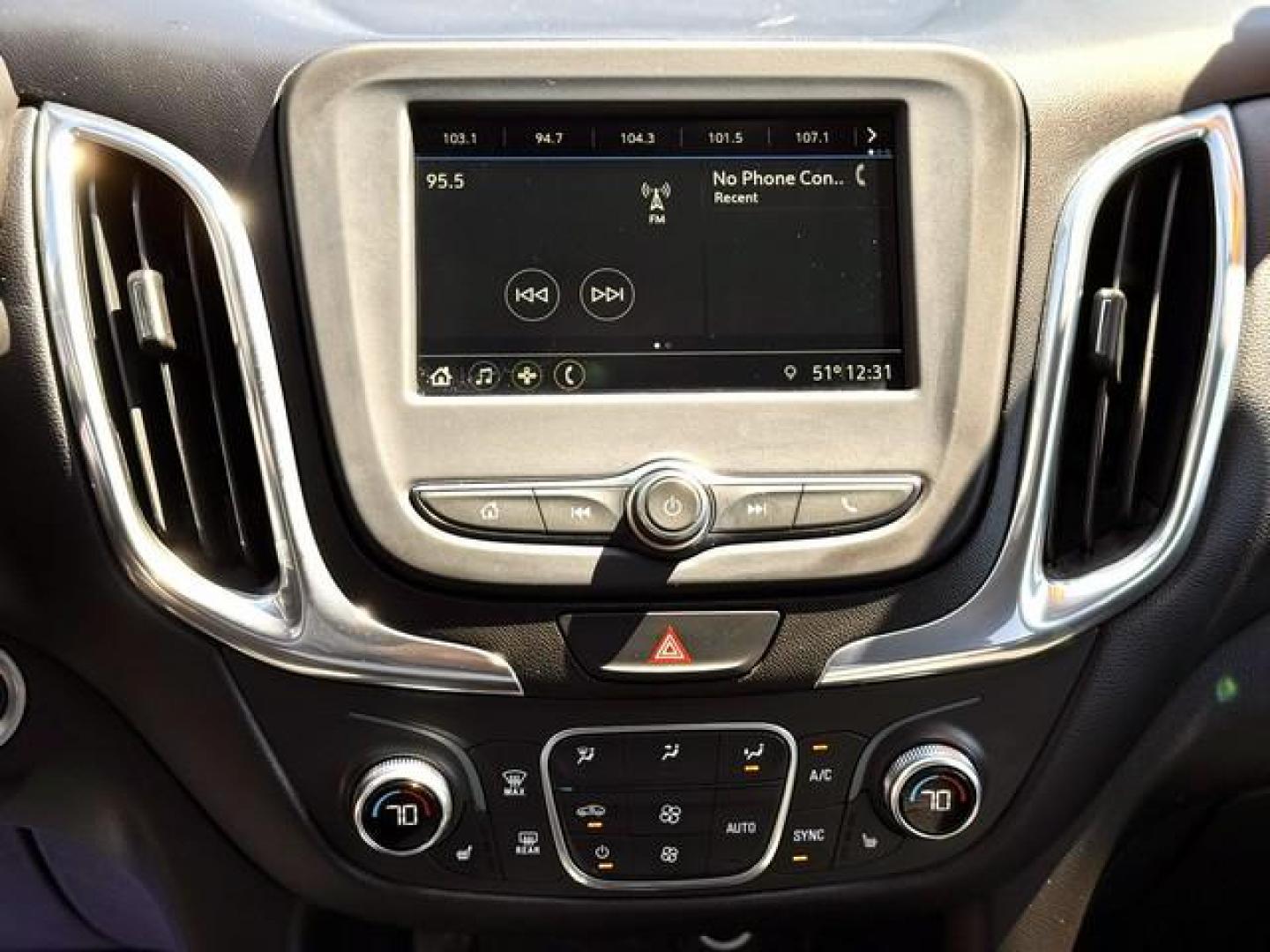 2019 SILVER CHEVROLET EQUINOX (2GNAXKEVXK6) with an L4,1.5L(91 CID),DOHC engine, AUTOMATIC transmission, located at 14600 Frazho Road, Warren, MI, 48089, (586) 776-3400, 42.485996, -82.974220 - Photo#10