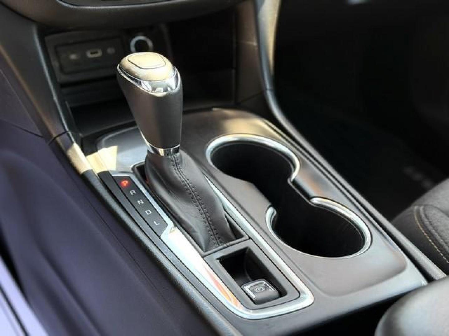 2019 SILVER CHEVROLET EQUINOX (2GNAXKEVXK6) with an L4,1.5L(91 CID),DOHC engine, AUTOMATIC transmission, located at 14600 Frazho Road, Warren, MI, 48089, (586) 776-3400, 42.485996, -82.974220 - Photo#11