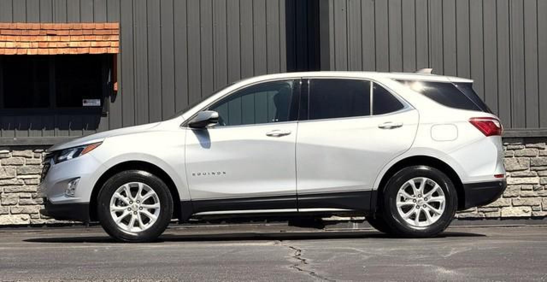 2019 SILVER CHEVROLET EQUINOX (2GNAXKEVXK6) with an L4,1.5L(91 CID),DOHC engine, AUTOMATIC transmission, located at 14600 Frazho Road, Warren, MI, 48089, (586) 776-3400, 42.485996, -82.974220 - Photo#1