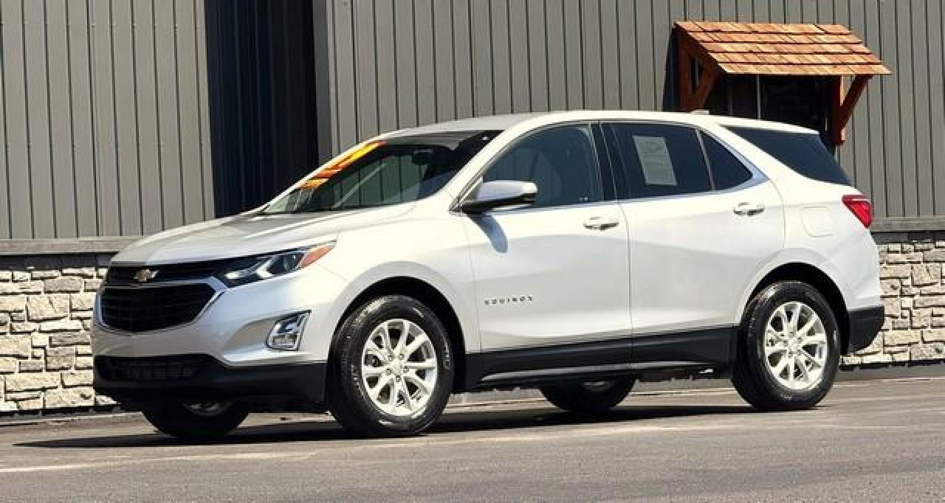 2019 SILVER CHEVROLET EQUINOX (2GNAXKEVXK6) with an L4,1.5L(91 CID),DOHC engine, AUTOMATIC transmission, located at 14600 Frazho Road, Warren, MI, 48089, (586) 776-3400, 42.485996, -82.974220 - Photo#2
