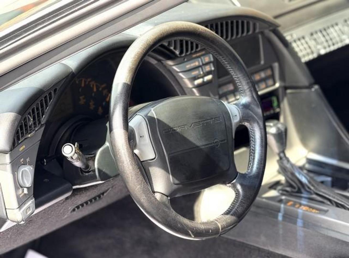1990 METALLIC BLUE CHEVROLET CORVETTE (1G1YY3385L5) with an V8,5.7L(350 CID),OHV engine, AUTOMATIC transmission, located at 14600 Frazho Road, Warren, MI, 48089, (586) 776-3400, 42.485996, -82.974220 - Photo#8