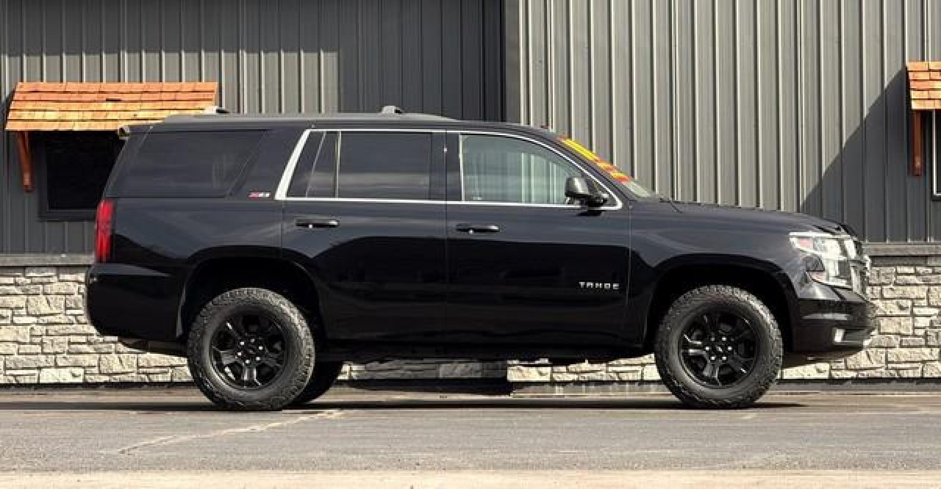 2018 BLACK CHEVROLET TAHOE (1GNSKBKC0JR) with an V8,5.3L(325 CID),OHV engine, AUTOMATIC transmission, located at 14600 Frazho Road, Warren, MI, 48089, (586) 776-3400, 42.485996, -82.974220 - Photo#0