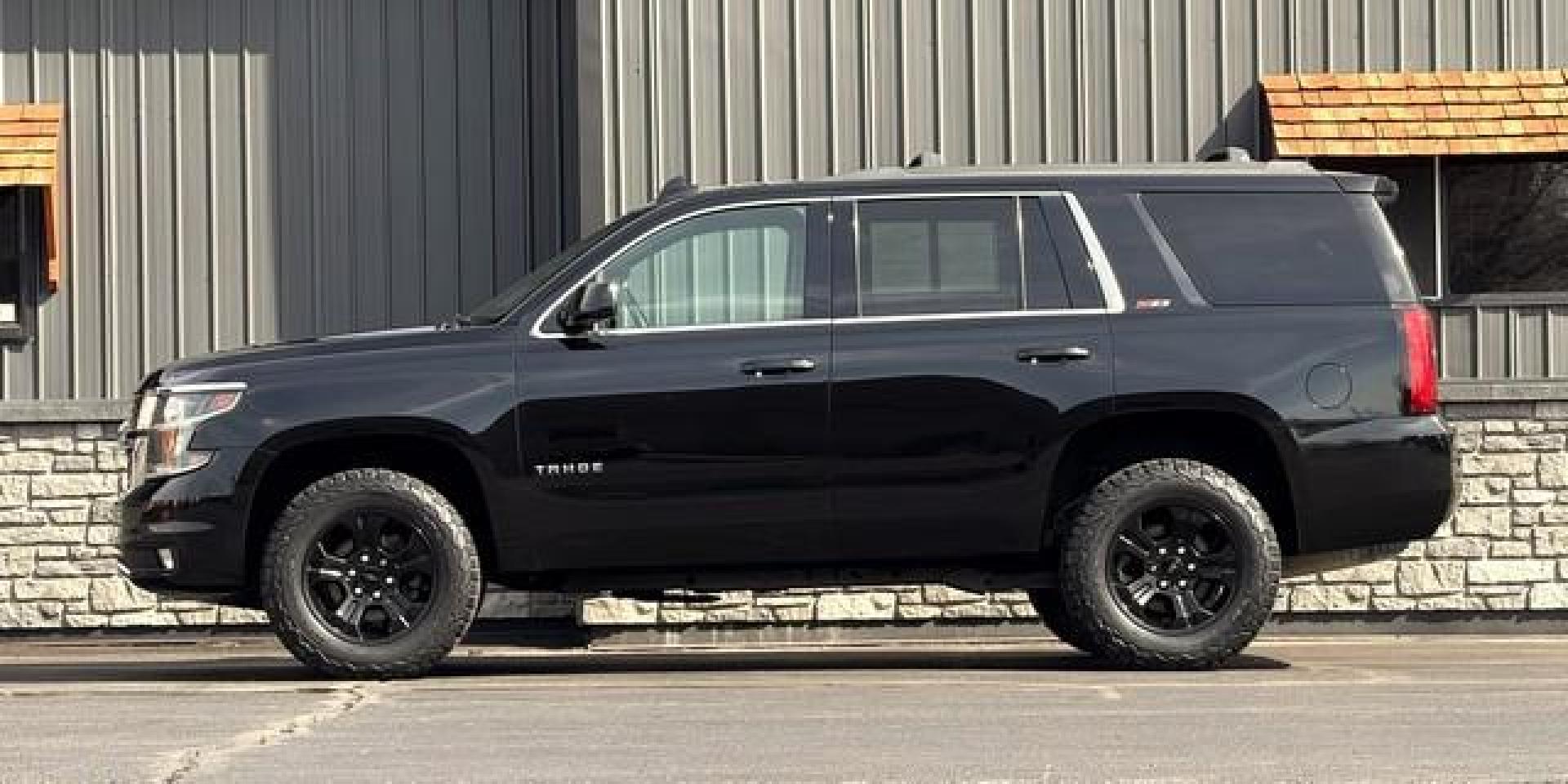 2018 BLACK CHEVROLET TAHOE (1GNSKBKC0JR) with an V8,5.3L(325 CID),OHV engine, AUTOMATIC transmission, located at 14600 Frazho Road, Warren, MI, 48089, (586) 776-3400, 42.485996, -82.974220 - Photo#2