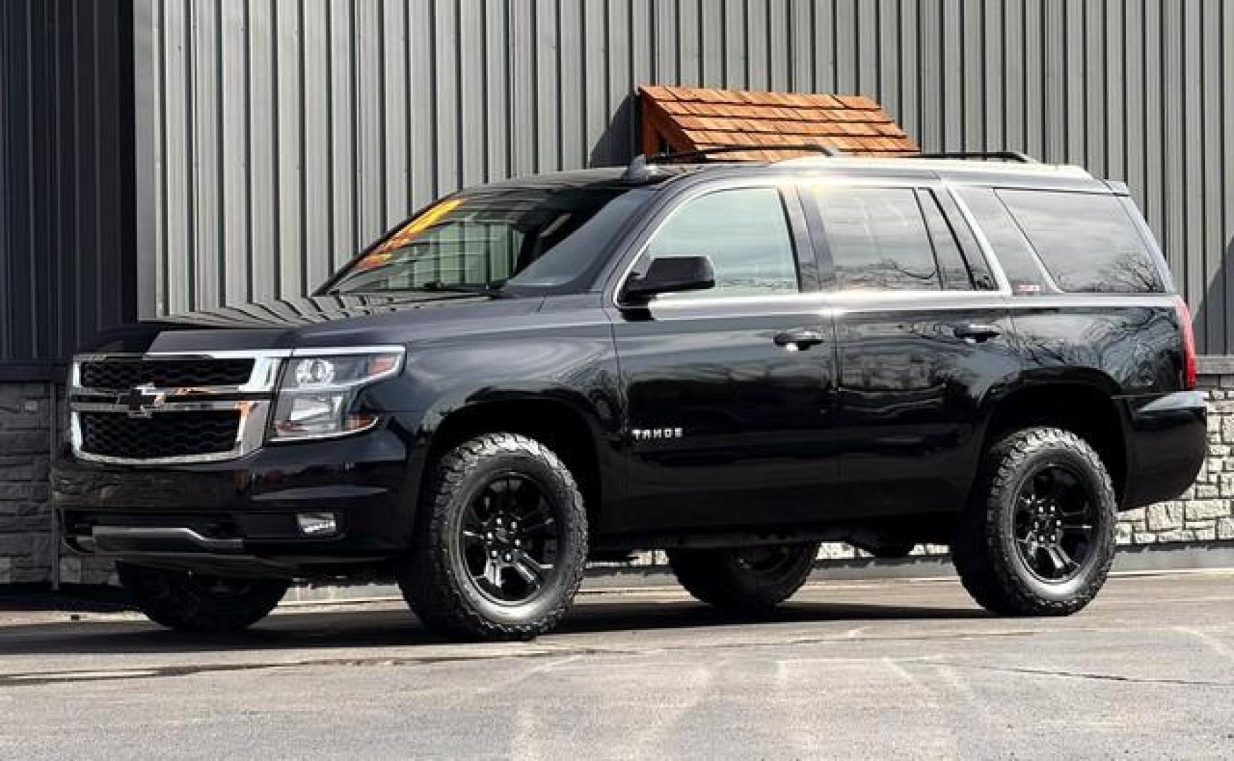 2018 BLACK CHEVROLET TAHOE (1GNSKBKC0JR) with an V8,5.3L(325 CID),OHV engine, AUTOMATIC transmission, located at 14600 Frazho Road, Warren, MI, 48089, (586) 776-3400, 42.485996, -82.974220 - Photo#4