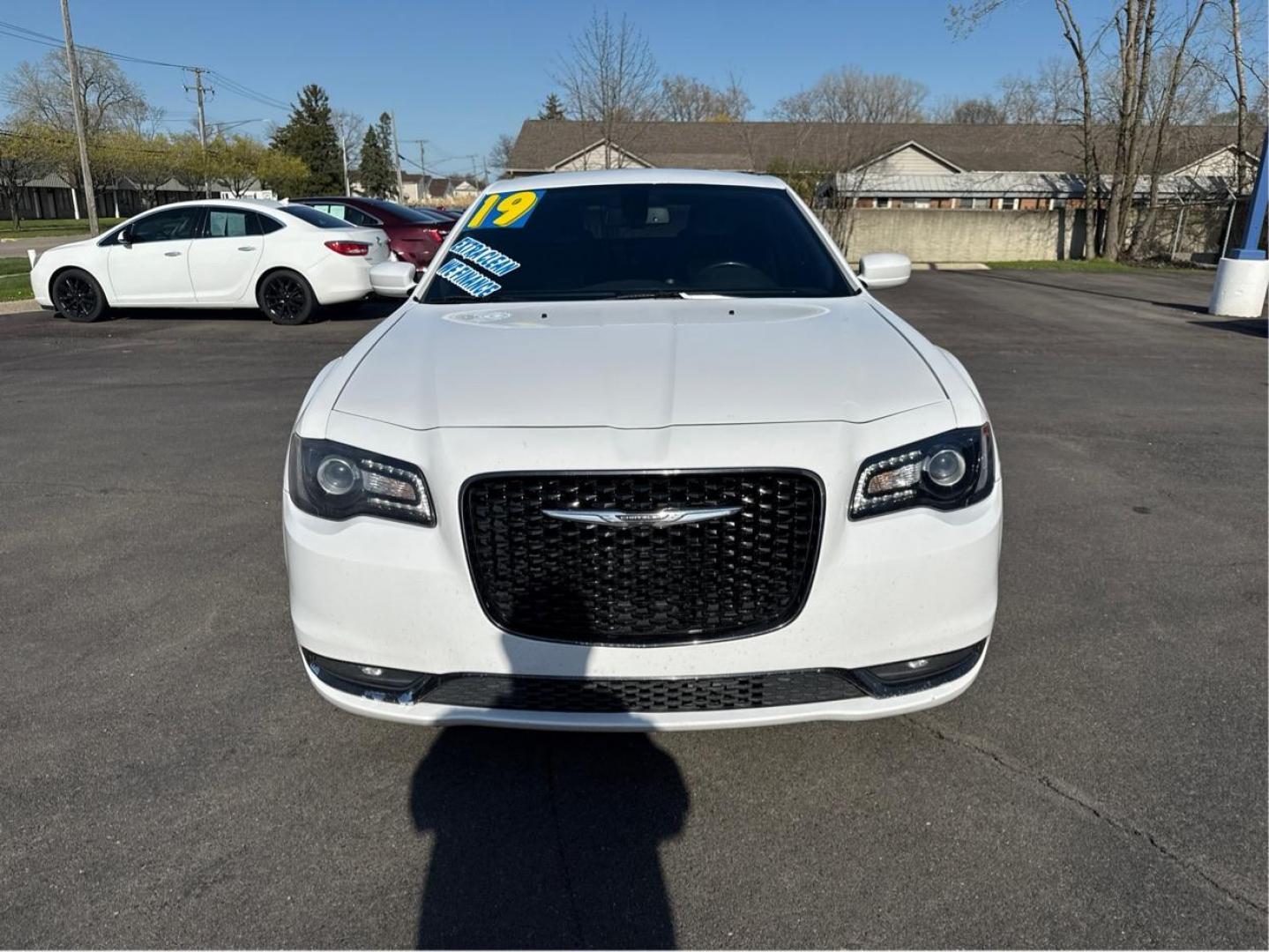 2019 WHITE CHRYSLER 300 (2C3CCABG0KH) with an V6,3.6L(220 CID),DOHC engine, AUTOMATIC transmission, located at 14600 Frazho Road, Warren, MI, 48089, (586) 776-3400, 42.485996, -82.974220 - Photo#1