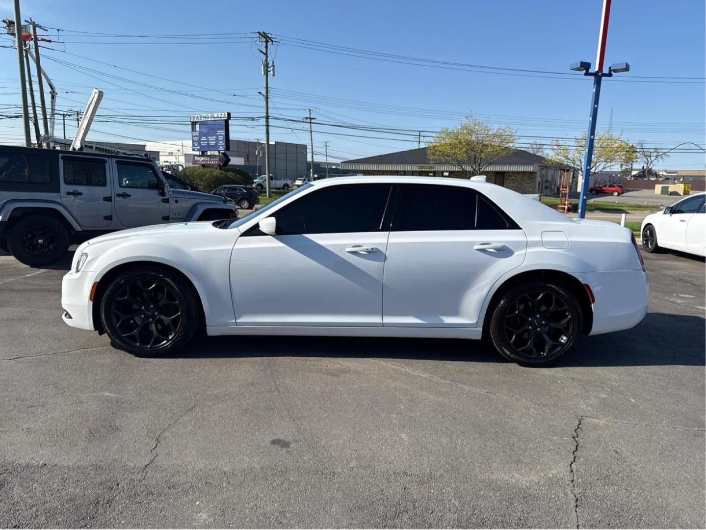 2019 WHITE CHRYSLER 300 (2C3CCABG0KH) with an V6,3.6L(220 CID),DOHC engine, AUTOMATIC transmission, located at 14600 Frazho Road, Warren, MI, 48089, (586) 776-3400, 42.485996, -82.974220 - Photo#7