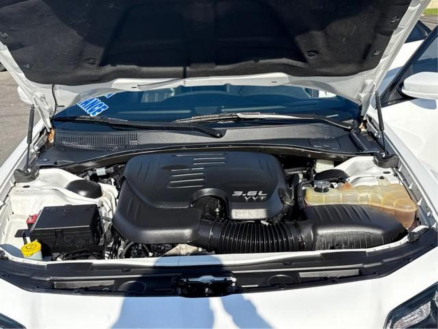 2019 WHITE CHRYSLER 300 (2C3CCABG0KH) with an V6,3.6L(220 CID),DOHC engine, AUTOMATIC transmission, located at 14600 Frazho Road, Warren, MI, 48089, (586) 776-3400, 42.485996, -82.974220 - Photo#10