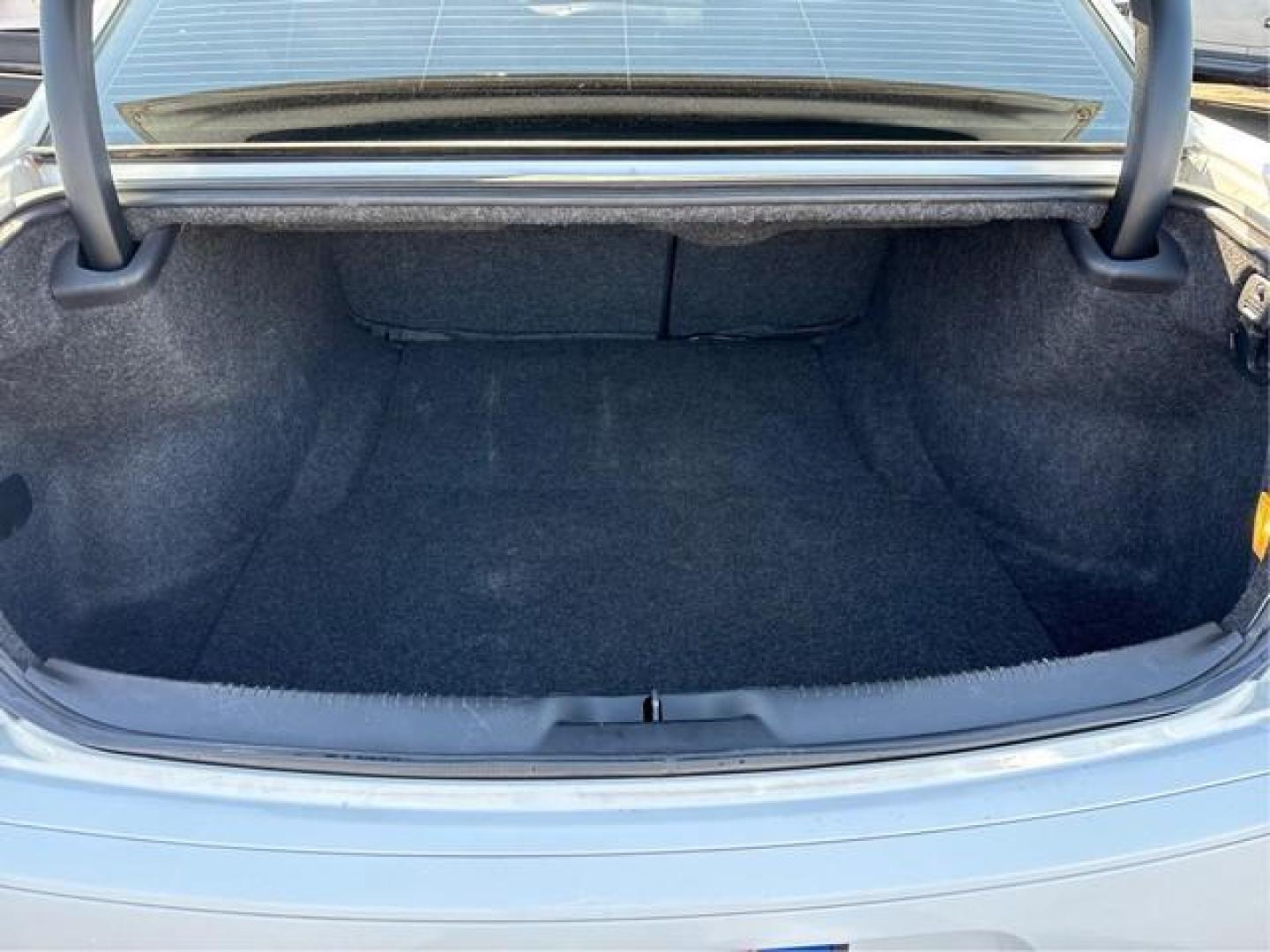 2019 WHITE CHRYSLER 300 (2C3CCABG0KH) with an V6,3.6L(220 CID),DOHC engine, AUTOMATIC transmission, located at 14600 Frazho Road, Warren, MI, 48089, (586) 776-3400, 42.485996, -82.974220 - Photo#12