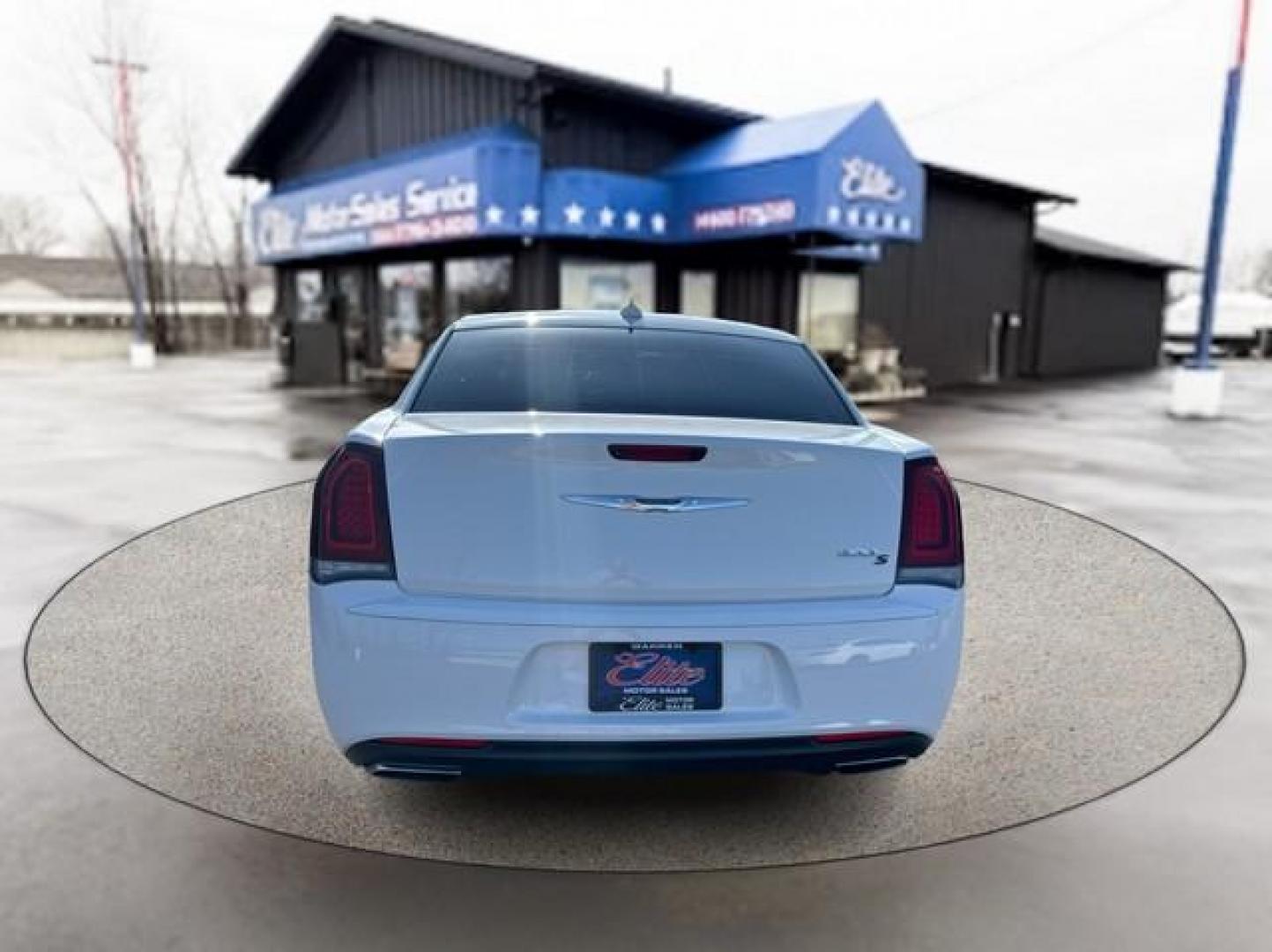 2019 WHITE CHRYSLER 300 (2C3CCABG0KH) with an V6,3.6L(220 CID),DOHC engine, AUTOMATIC transmission, located at 14600 Frazho Road, Warren, MI, 48089, (586) 776-3400, 42.485996, -82.974220 - Photo#5