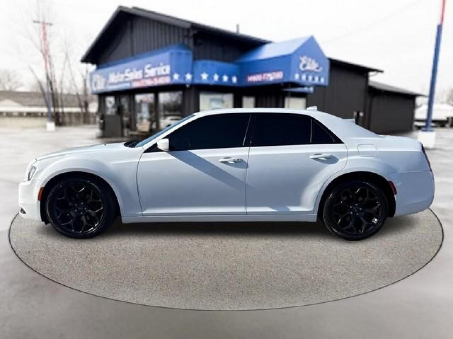 2019 WHITE CHRYSLER 300 (2C3CCABG0KH) with an V6,3.6L(220 CID),DOHC engine, AUTOMATIC transmission, located at 14600 Frazho Road, Warren, MI, 48089, (586) 776-3400, 42.485996, -82.974220 - Photo#7