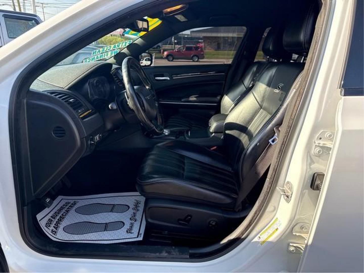 2019 WHITE CHRYSLER 300 (2C3CCABG0KH) with an V6,3.6L(220 CID),DOHC engine, AUTOMATIC transmission, located at 14600 Frazho Road, Warren, MI, 48089, (586) 776-3400, 42.485996, -82.974220 - Photo#8