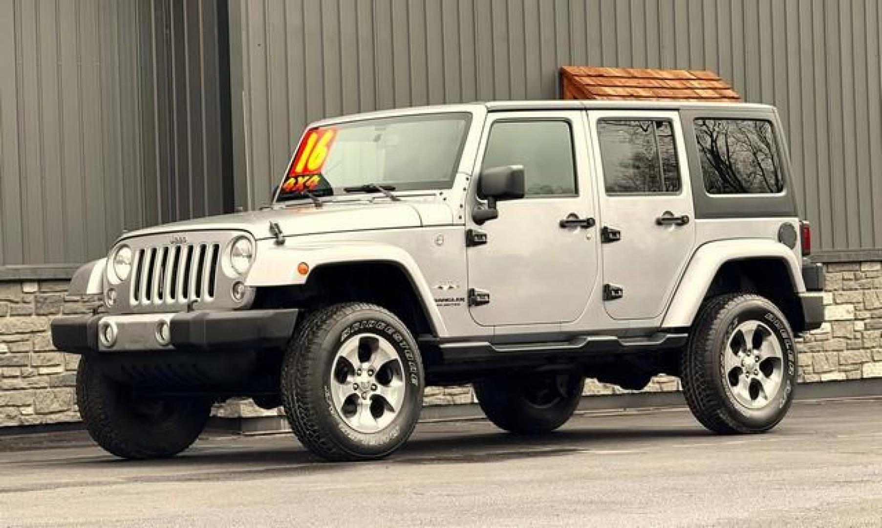 2016 SILVER JEEP WRANGLER (1C4BJWEG4GL) with an V6,3.6L(220 CID),DOHC engine, AUTOMATIC transmission, located at 14600 Frazho Road, Warren, MI, 48089, (586) 776-3400, 42.485996, -82.974220 - Photo#1
