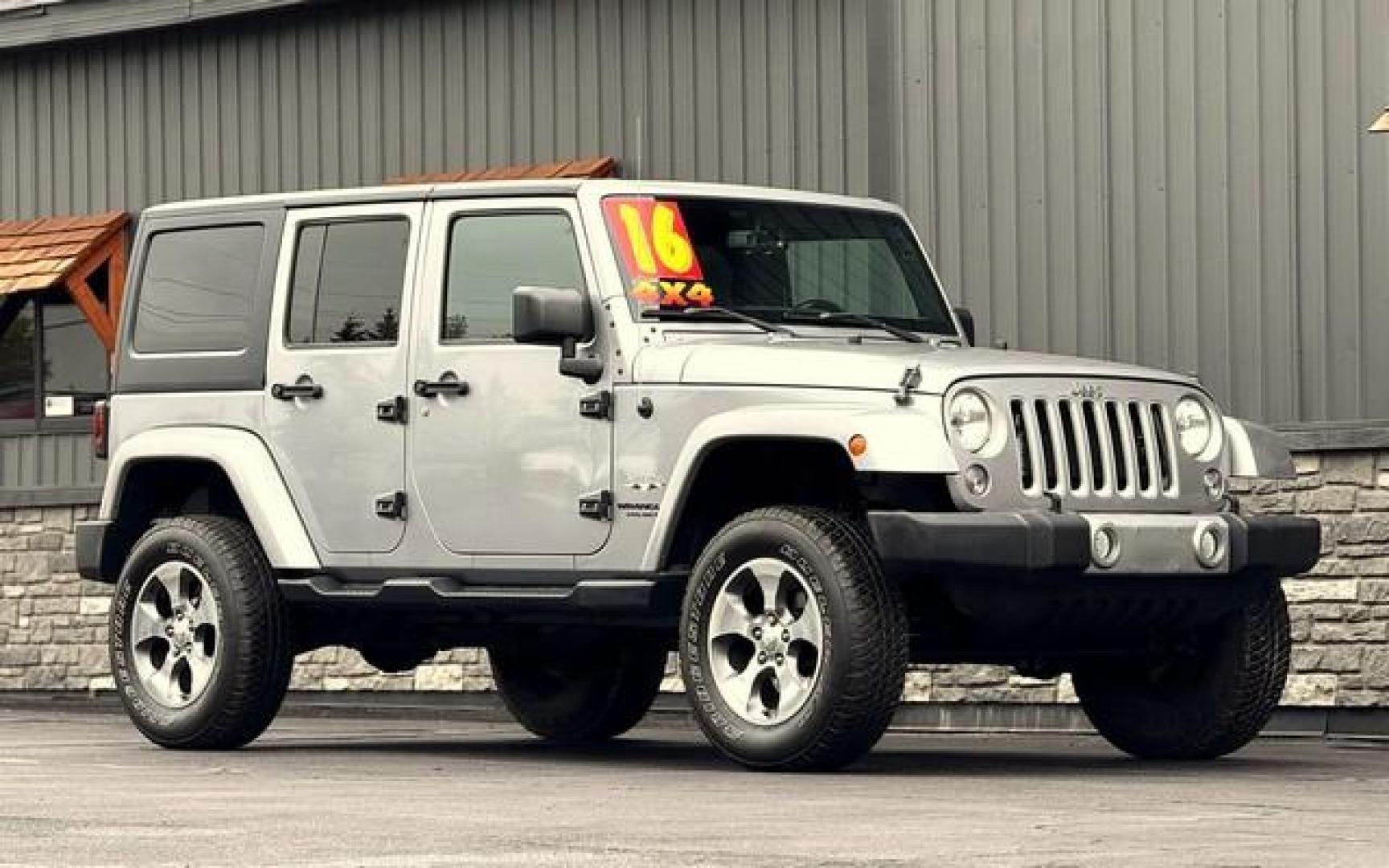 2016 SILVER JEEP WRANGLER (1C4BJWEG4GL) with an V6,3.6L(220 CID),DOHC engine, AUTOMATIC transmission, located at 14600 Frazho Road, Warren, MI, 48089, (586) 776-3400, 42.485996, -82.974220 - Photo#3