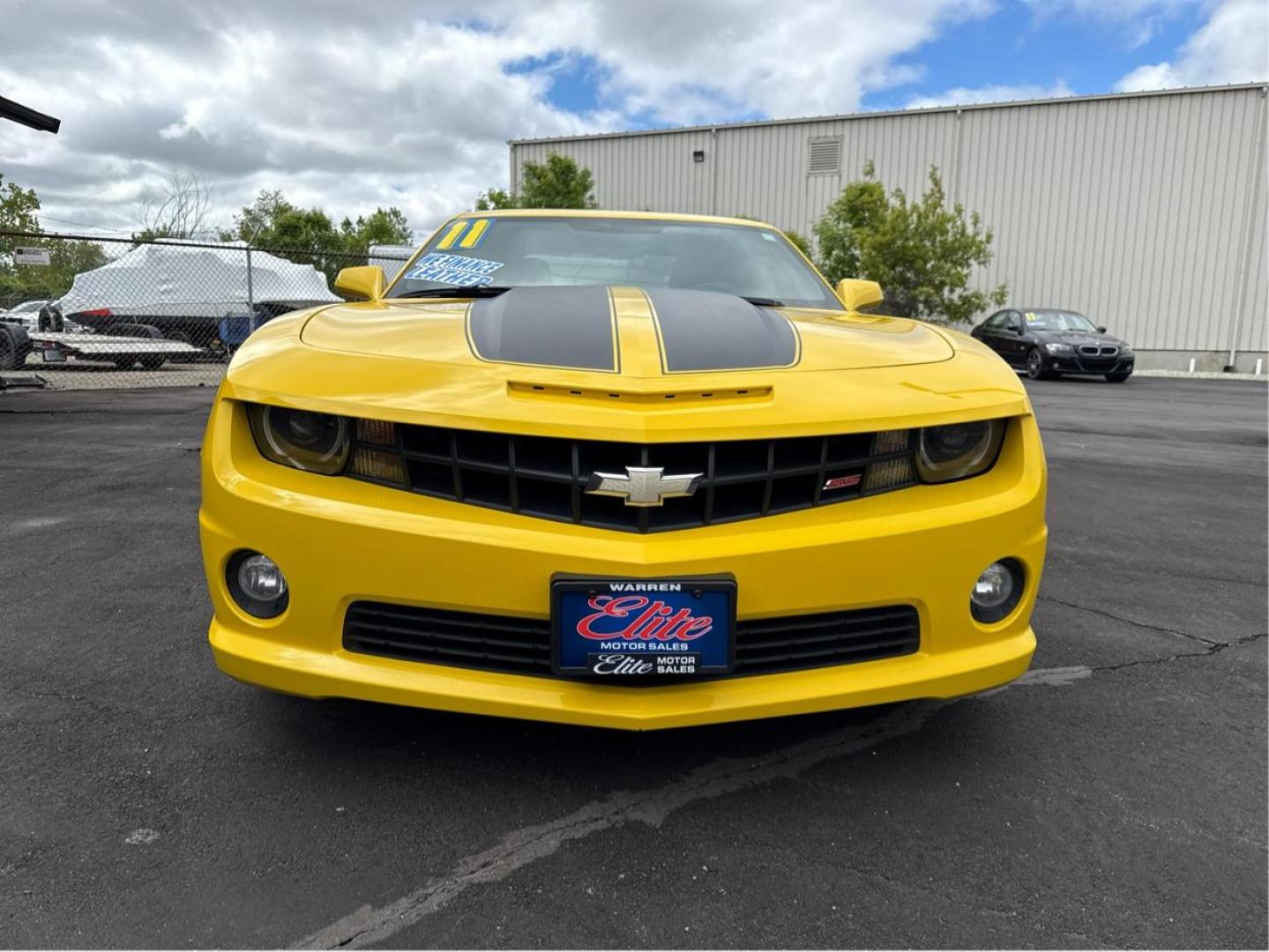 2011 YELLOW CHEVROLET CAMARO (2G1FK1EJ0B9) with an V8,6.2L(376 CID),OHV engine, AUTOMATIC transmission, located at 14600 Frazho Road, Warren, MI, 48089, (586) 776-3400, 42.485996, -82.974220 - Photo#1