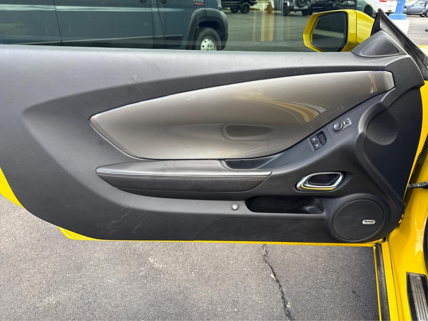2011 YELLOW CHEVROLET CAMARO (2G1FK1EJ0B9) with an V8,6.2L(376 CID),OHV engine, AUTOMATIC transmission, located at 14600 Frazho Road, Warren, MI, 48089, (586) 776-3400, 42.485996, -82.974220 - Photo#17