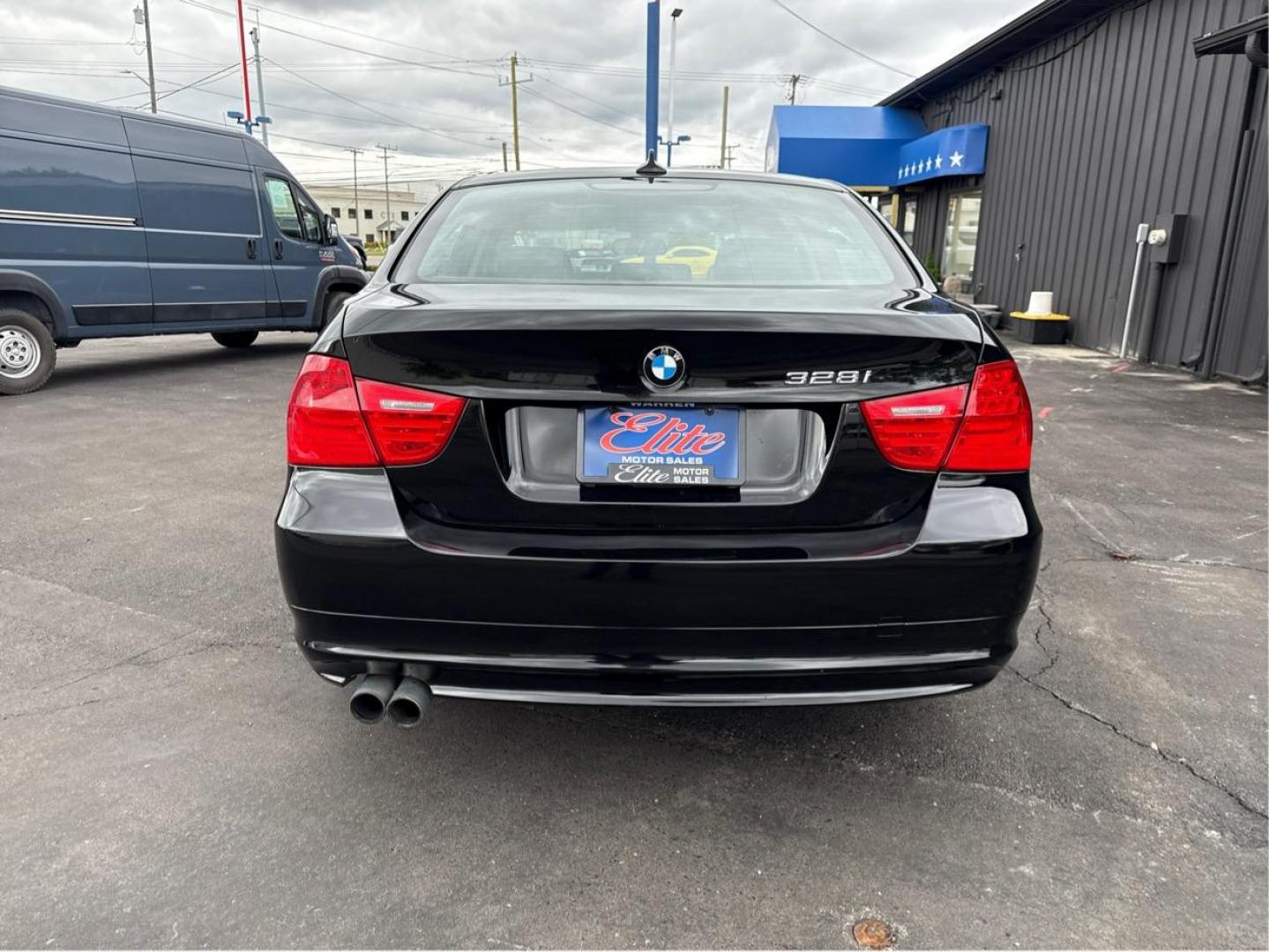 2011 BLACK BMW 328I XDRIVE (WBAPK7C57BA) with an L6,3.0L(183 CID),DOHC engine, AUTOMATIC transmission, located at 14600 Frazho Road, Warren, MI, 48089, (586) 776-3400, 42.485996, -82.974220 - Photo#5