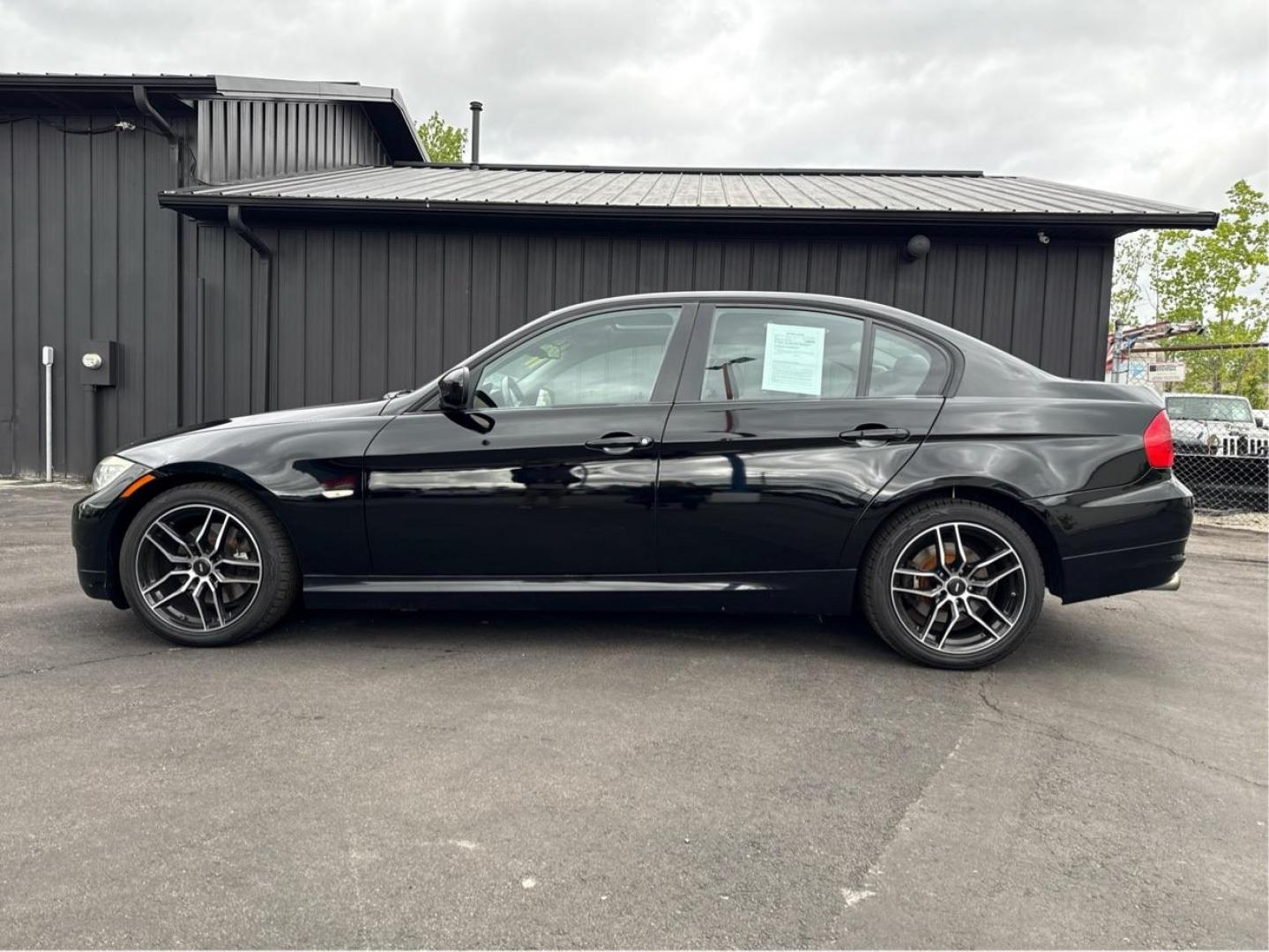 2011 BLACK BMW 328I XDRIVE (WBAPK7C57BA) with an L6,3.0L(183 CID),DOHC engine, AUTOMATIC transmission, located at 14600 Frazho Road, Warren, MI, 48089, (586) 776-3400, 42.485996, -82.974220 - Photo#7