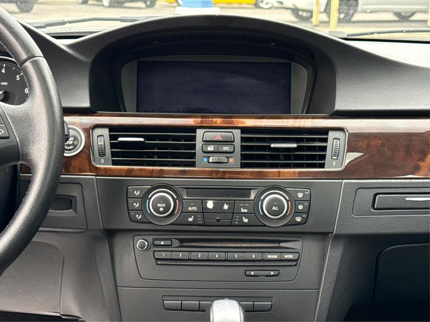2011 BLACK BMW 328I XDRIVE (WBAPK7C57BA) with an L6,3.0L(183 CID),DOHC engine, AUTOMATIC transmission, located at 14600 Frazho Road, Warren, MI, 48089, (586) 776-3400, 42.485996, -82.974220 - Photo#13